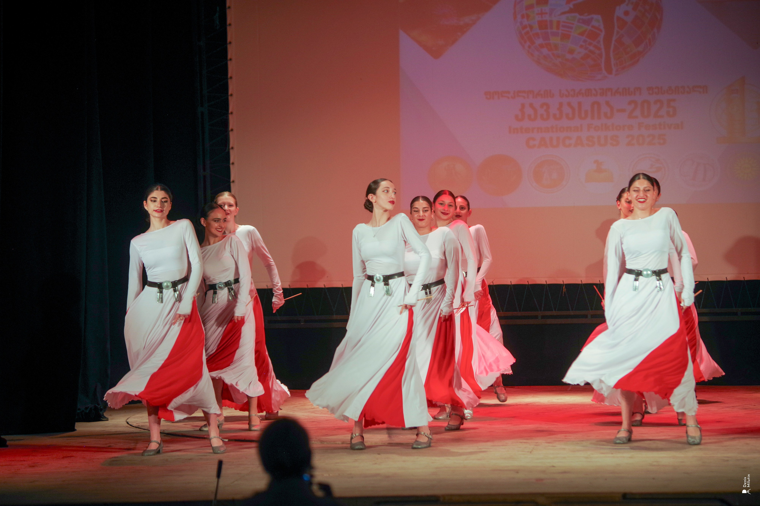 Танцы в прекрасном Они. Портретный фотограф Денис Милютин