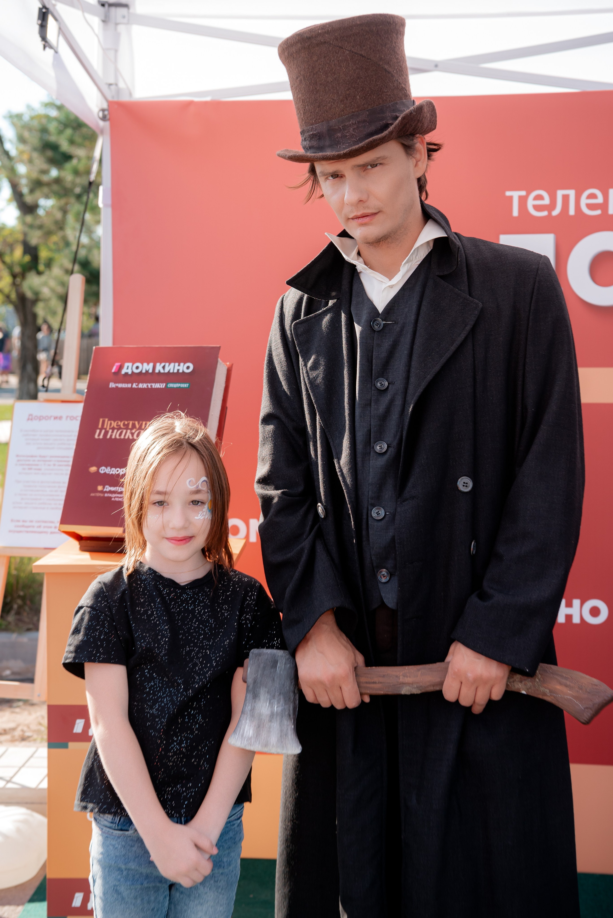 Портретные фото с артистами в палатке Триколор Дом Кинов на день города Волгоград. Фотограф в Волгограде и Волжском Александр Горбань