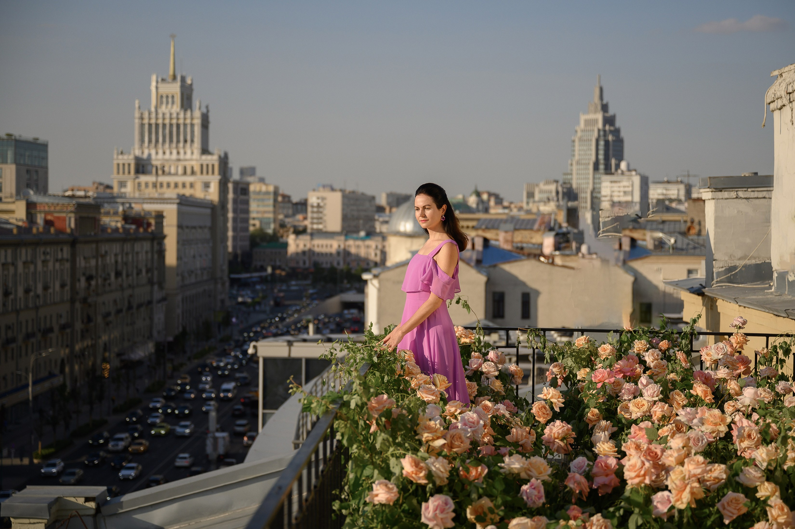 Екатерина. Съёмка на балконе с розами в центре Москвы. Semerlina.ru