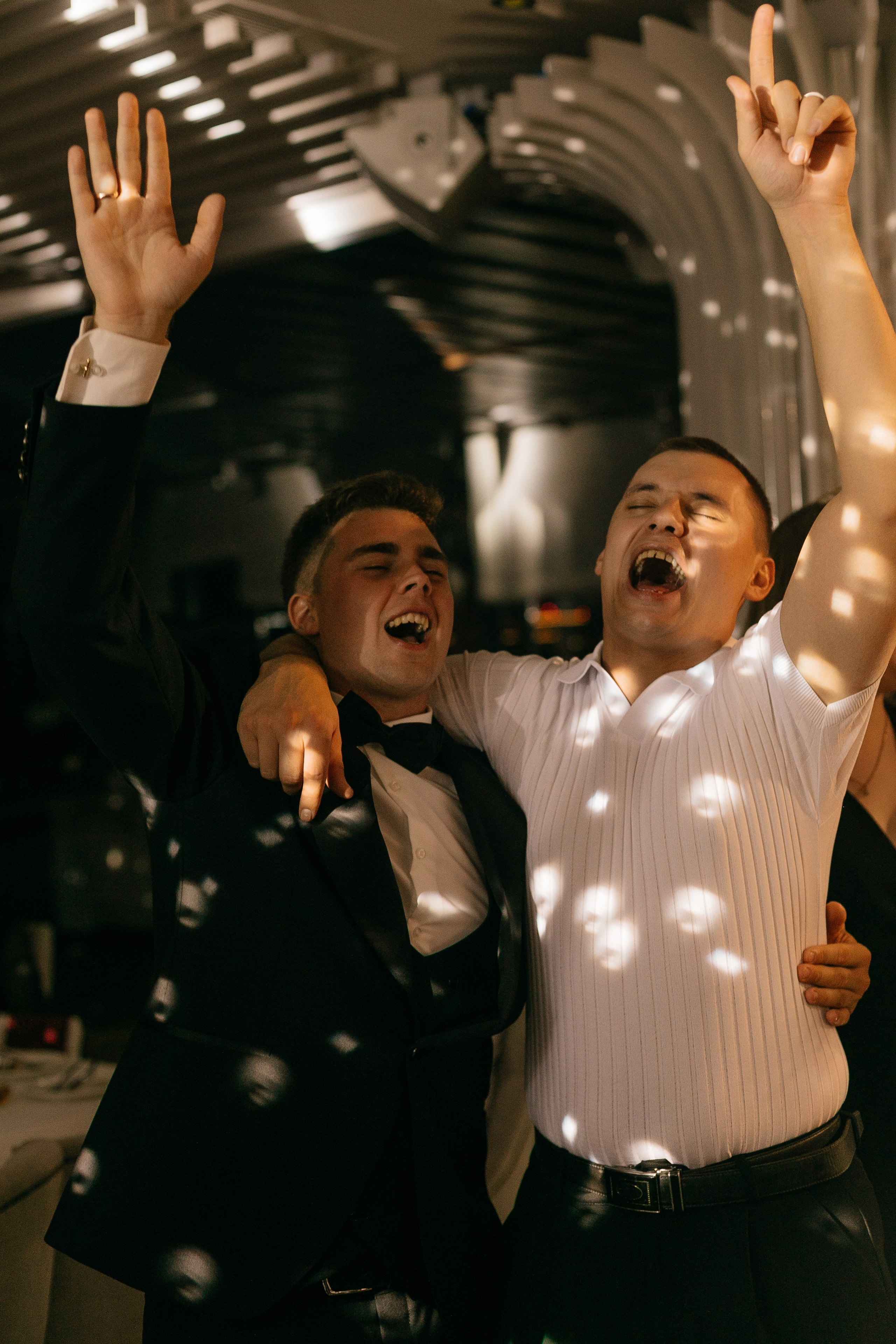 Rain falls down. Главная