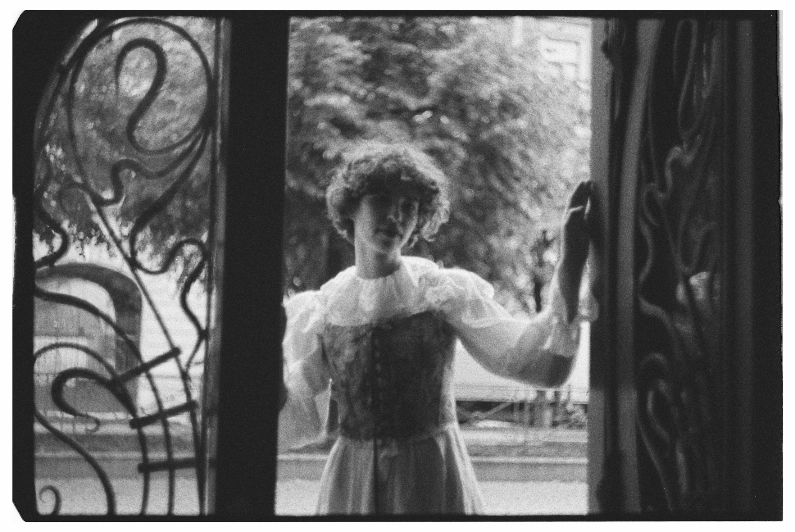 Прогулочная портретная фотосессия на плёнку для Полины в СПб. Светлана Гопанюк. Портретный фотограф. Санкт-Петербург. СПб