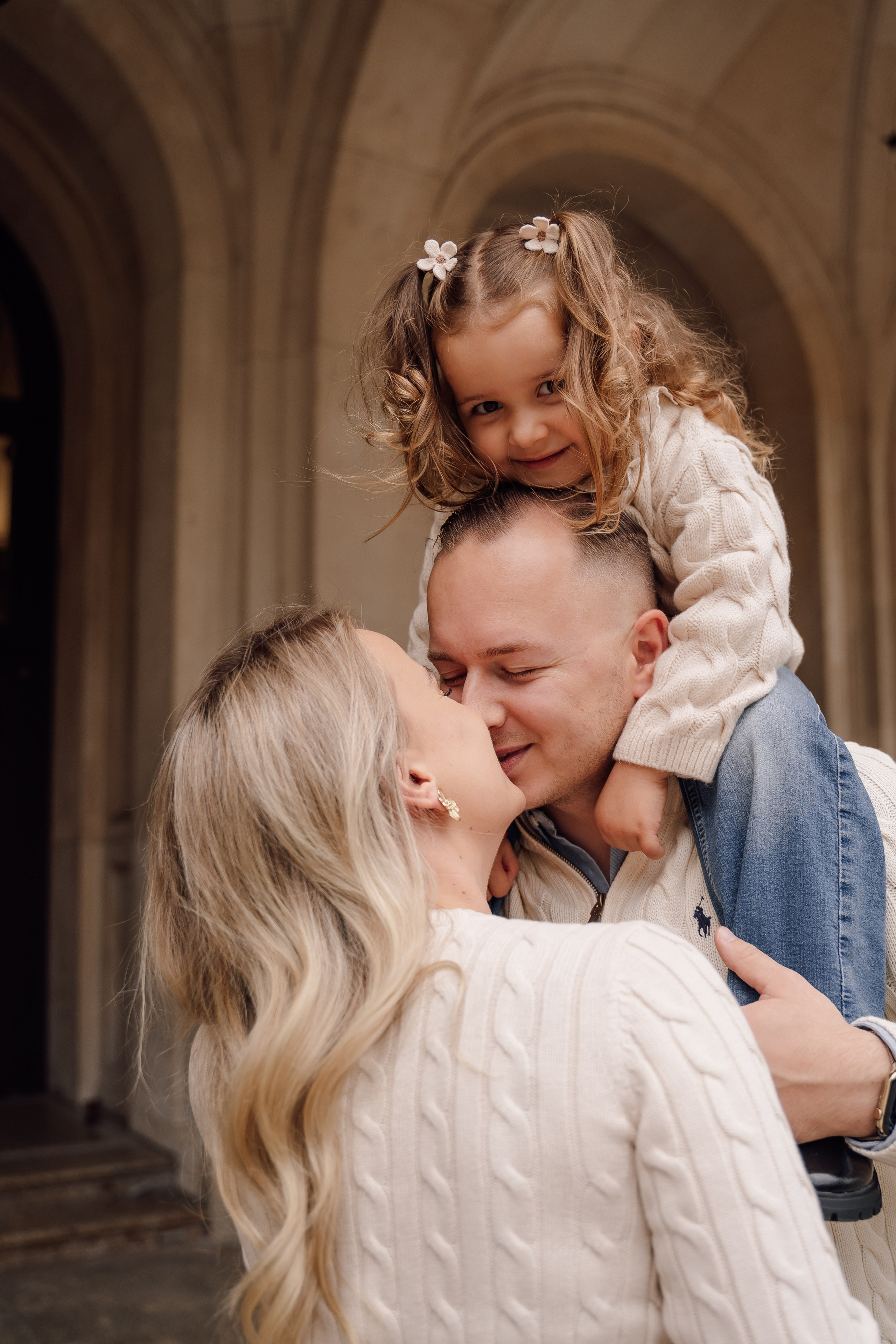 Family at Alte Oper. Анастасия Вайнер — свадебный и портретный фотограф в Германии и по всей Европе