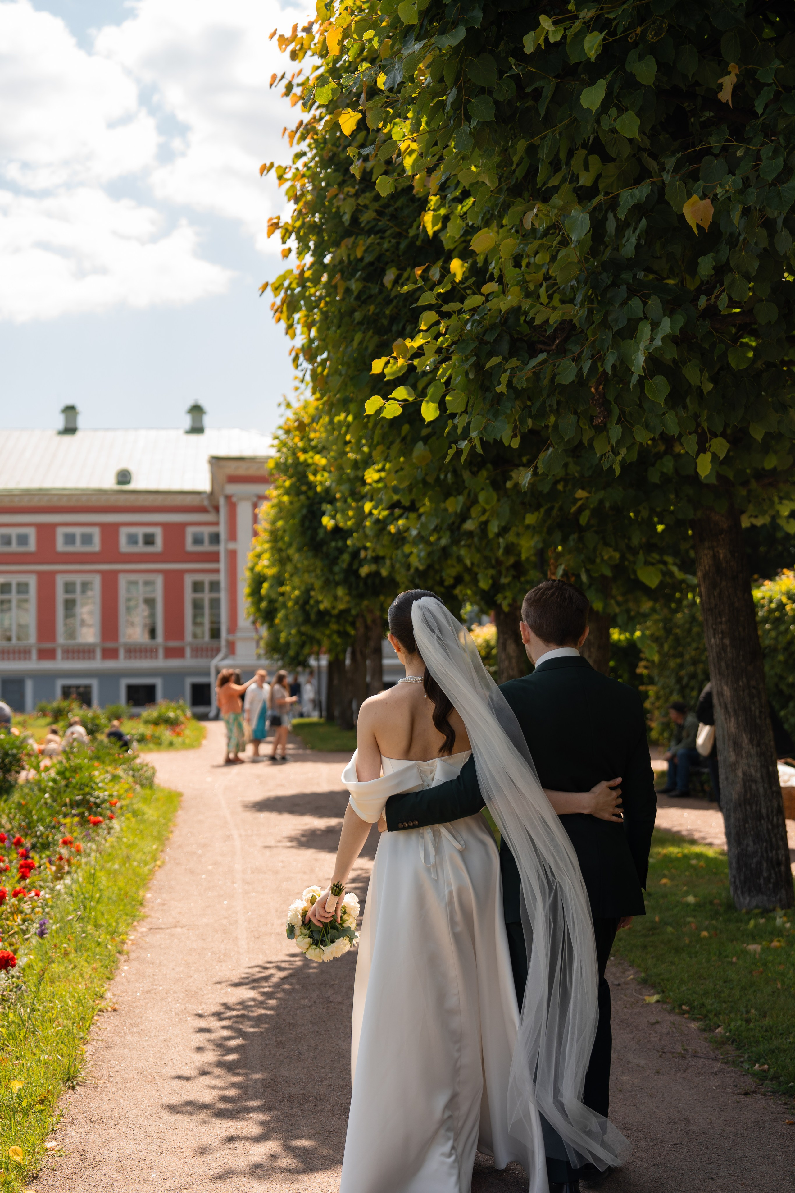 Влад и Илина в Кусково. Свадебный фотограф в Москве Анна Полушина