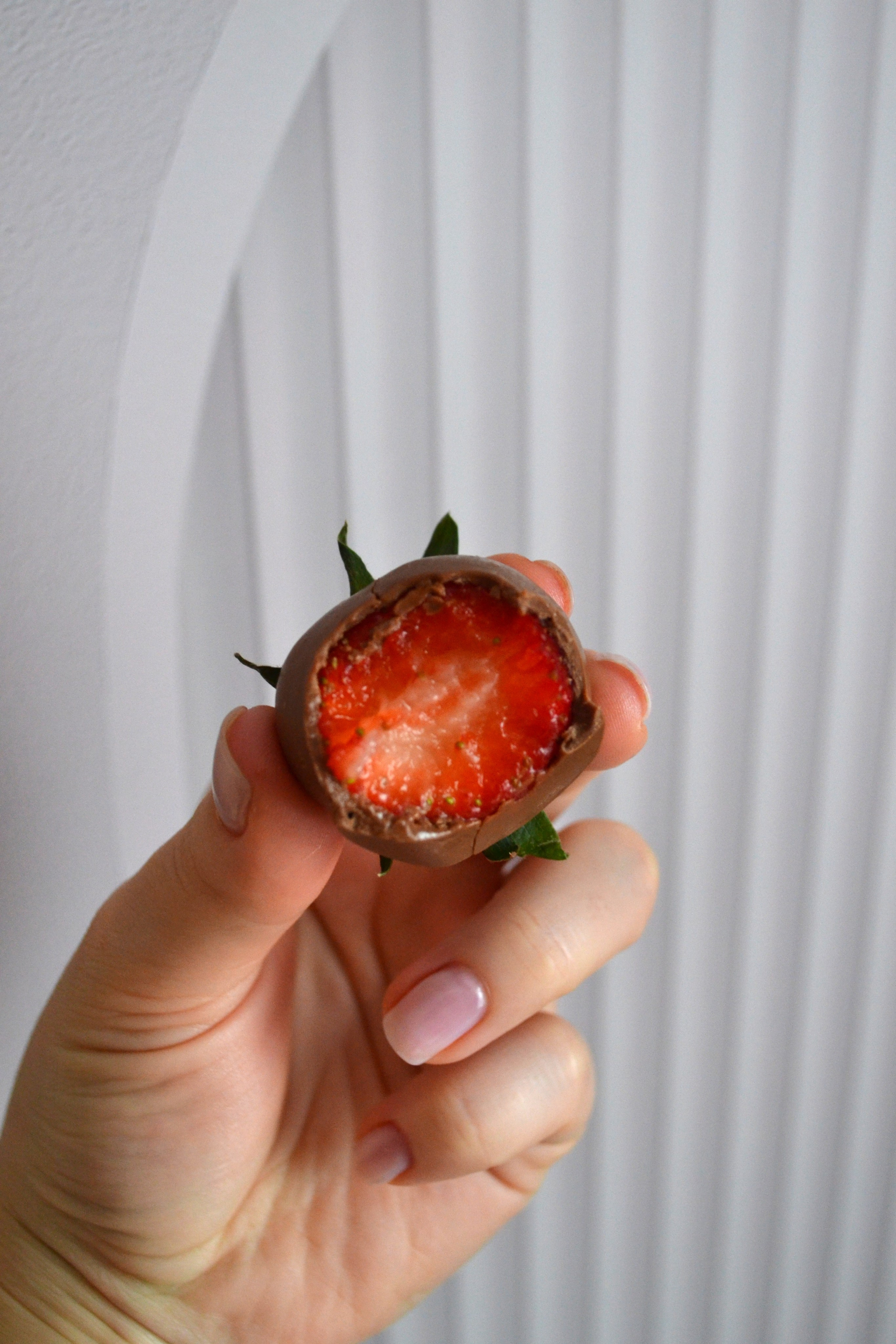 Клубника в шоколаде. Семейная кондитерская. Торты и десерты на заказ в Москве и области