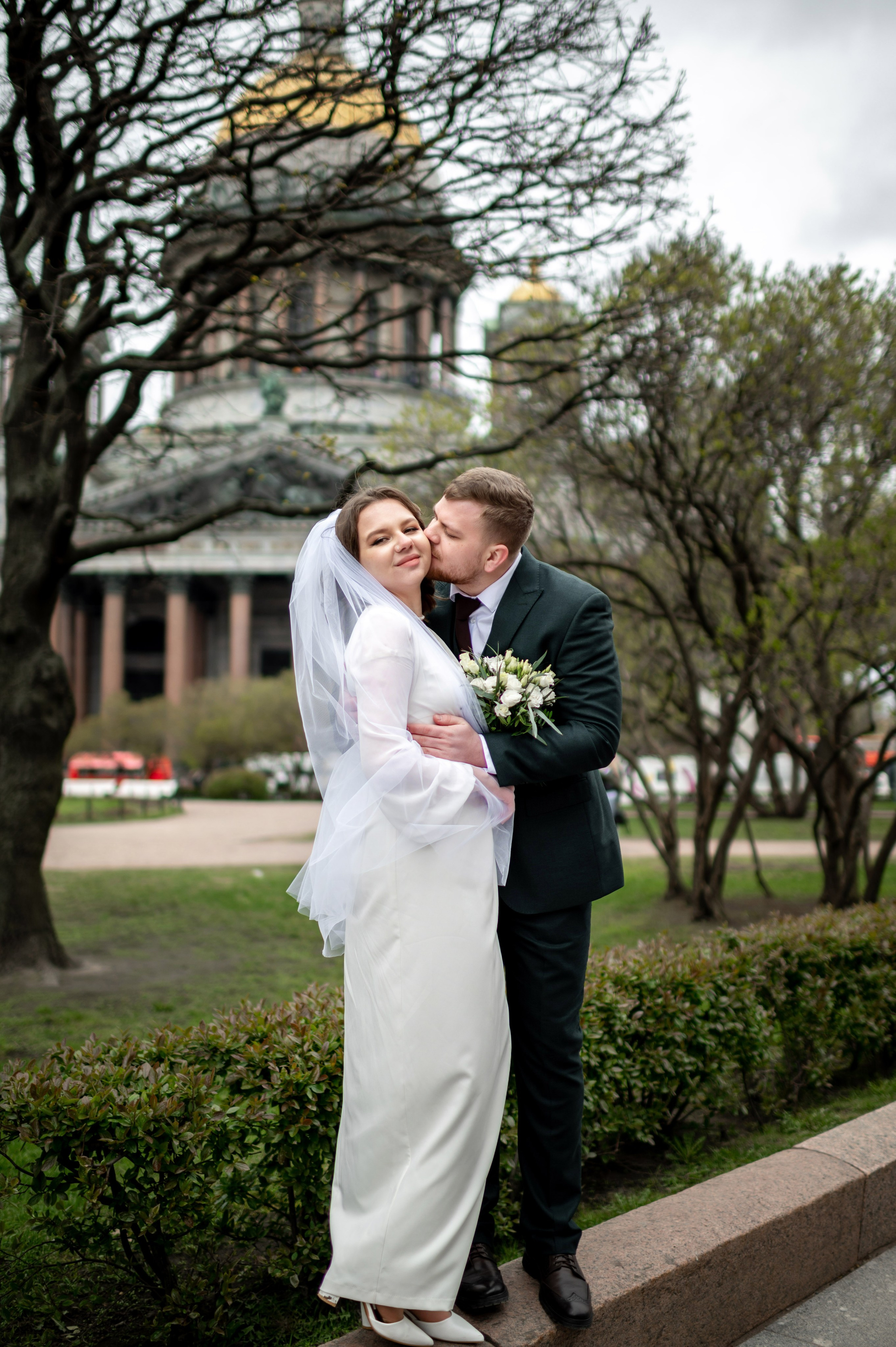 Ксения и Егор (фотосессия в ЗАГСе Петроградского района, Ботаническом саду с сакурой). Портретный, семейный и свадебный фотограф в Санкт-Петербурге и в Пушкине Ширяев Денис