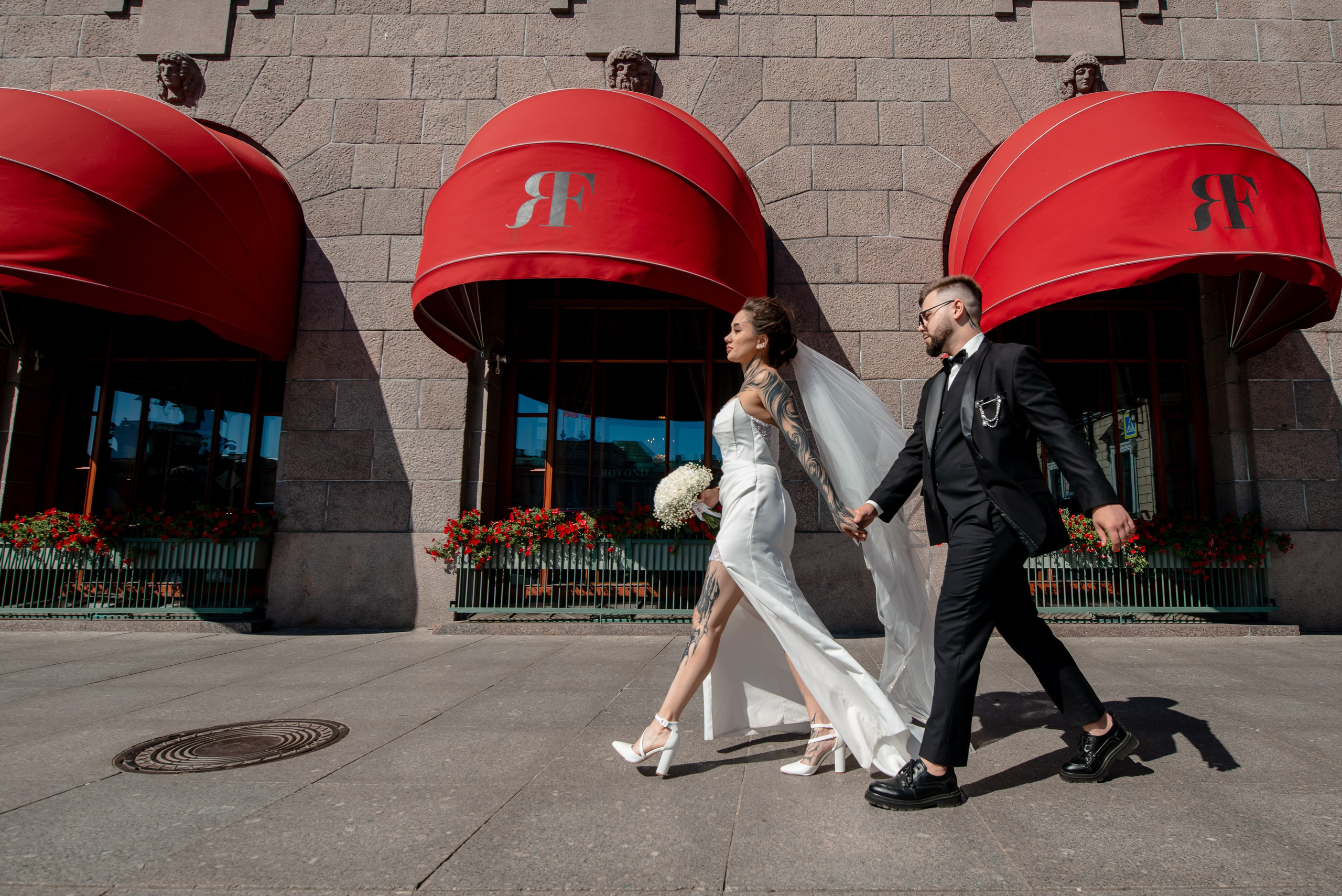 Диана и Евгений (маршрут № 1 в Питере: Исаакиевская площадь, красные маркизы Астории, набережная Мойки, Дворец Штиглица и Летний сад). Портретный, семейный и свадебный фотограф в Санкт-Петербурге и в Пушкине Ширяев Денис