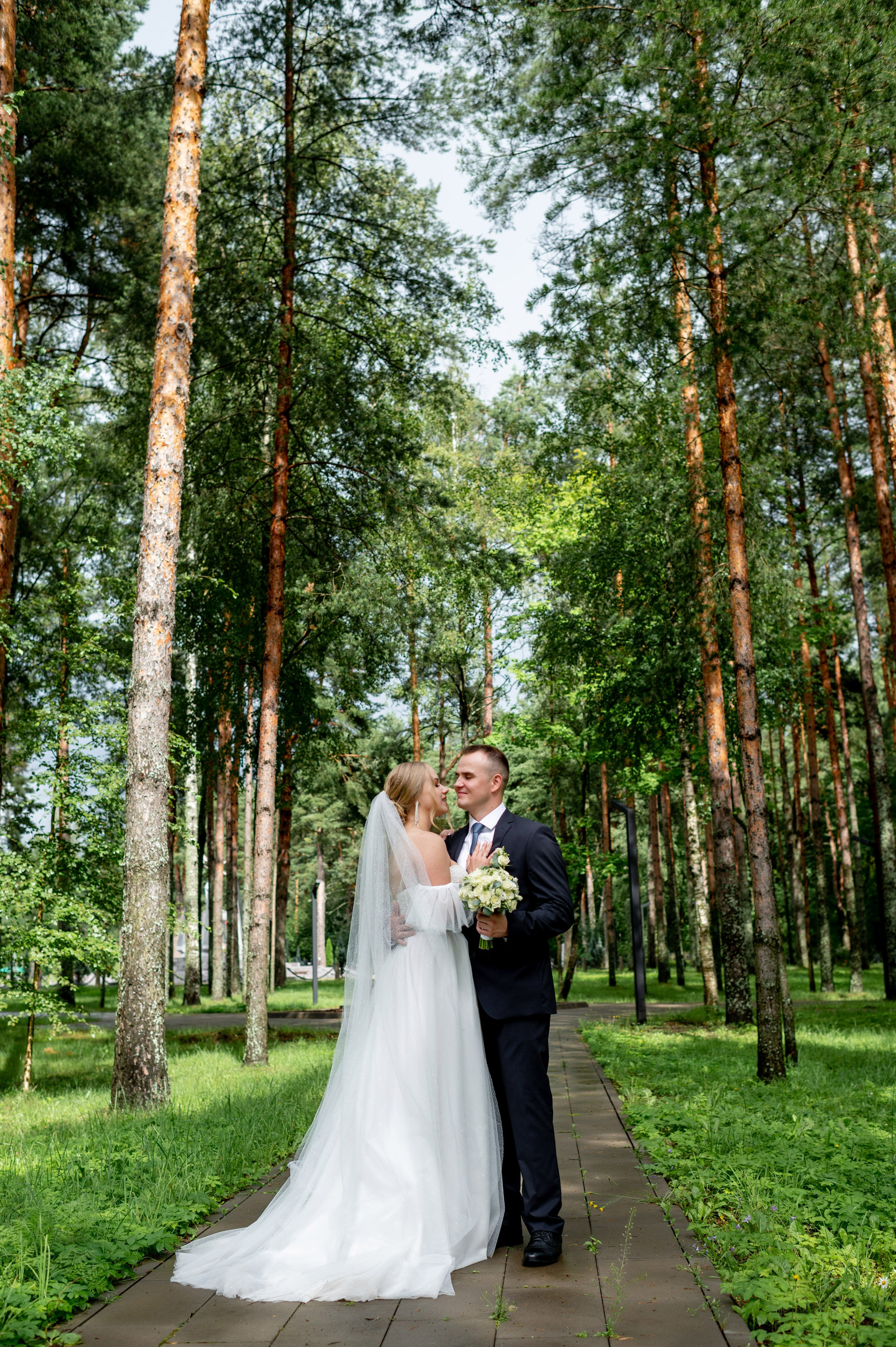 Ксения и Владислав (фотосессия в ЗАГСе и парке города Кингисеппа). Портретный, семейный и свадебный фотограф в Санкт-Петербурге и в Пушкине Ширяев Денис