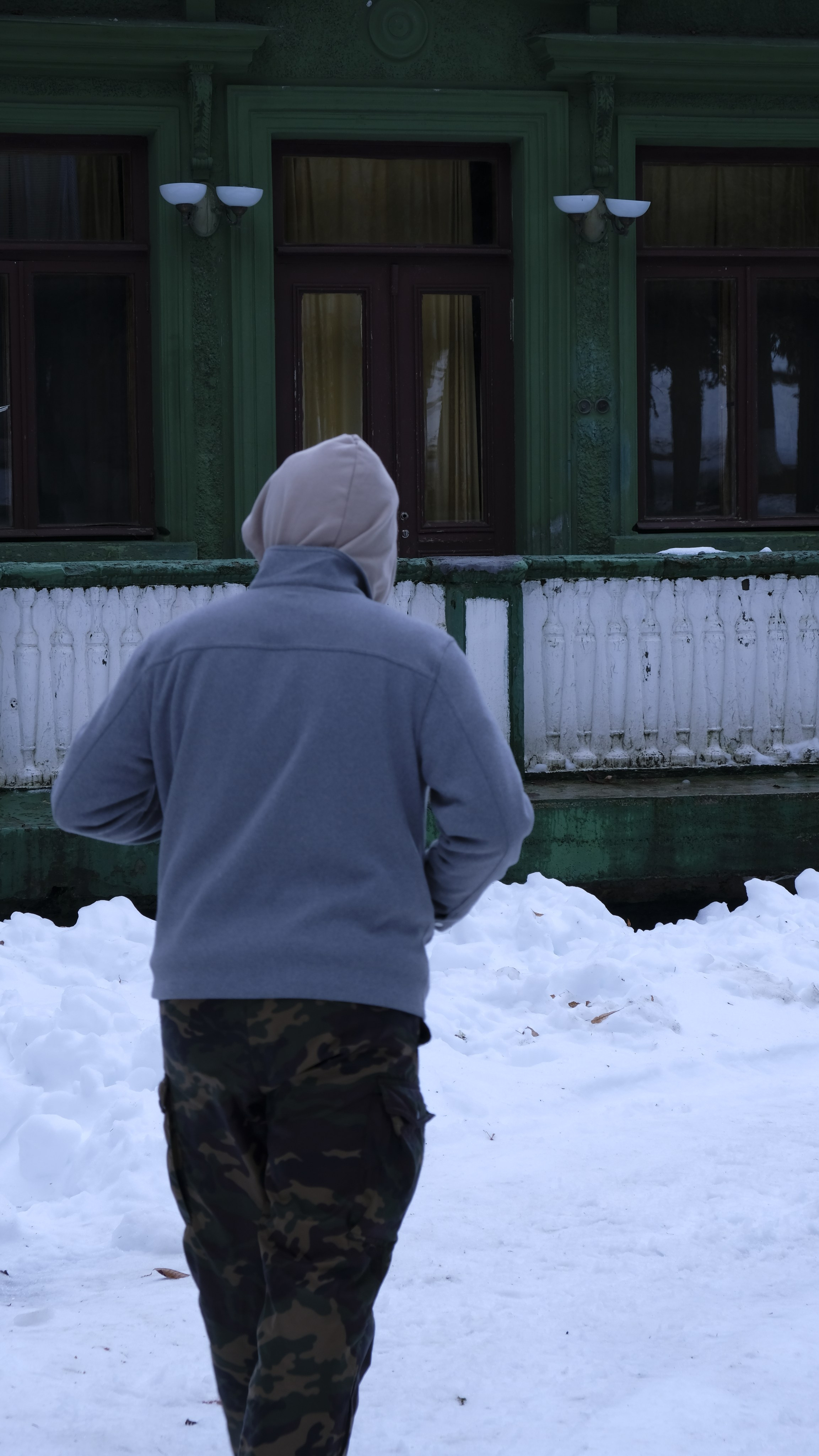 Сталинская дача на Рице зимой. Главная