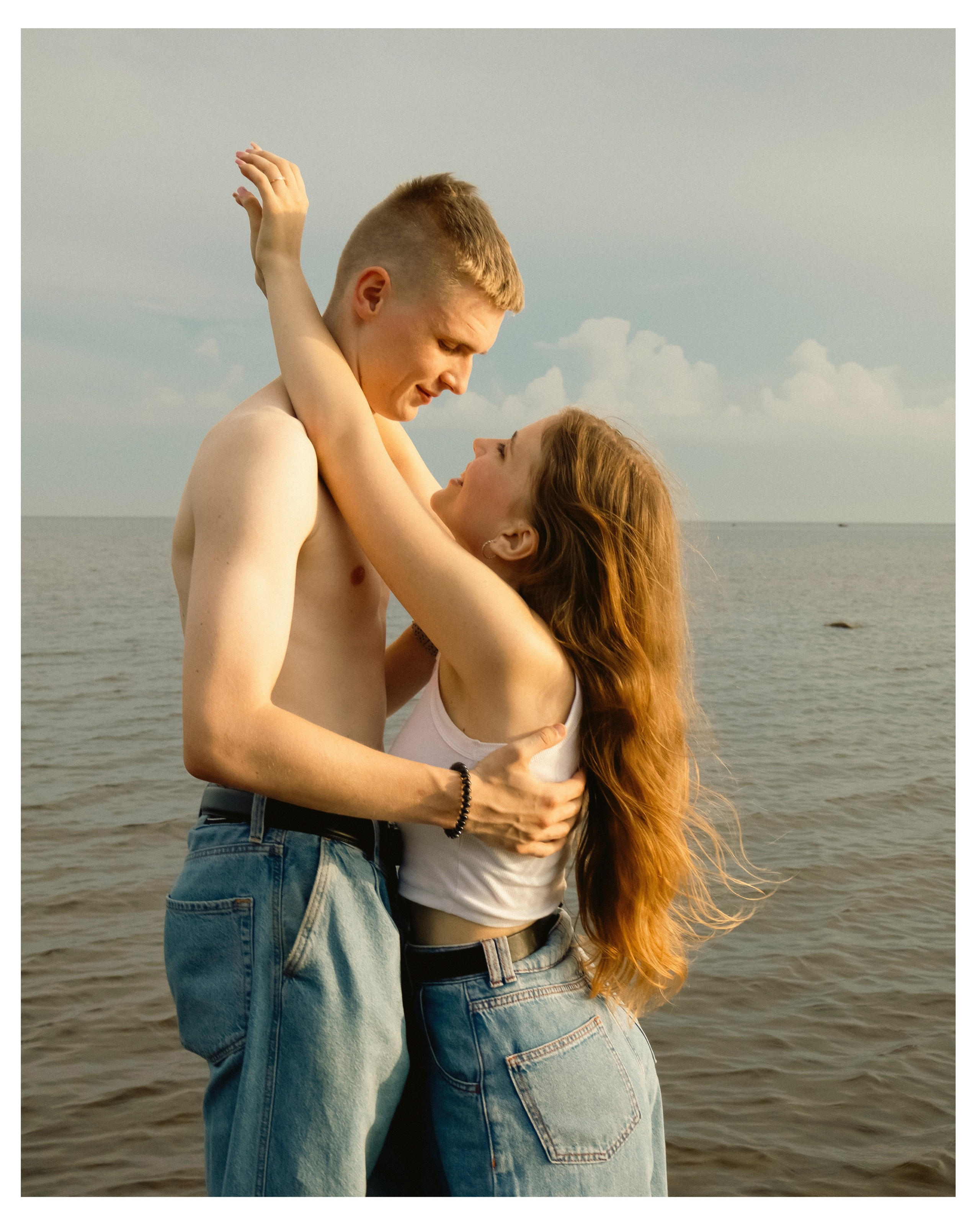 Максим и Анастасия на берегу Финского залива. Varygraphy