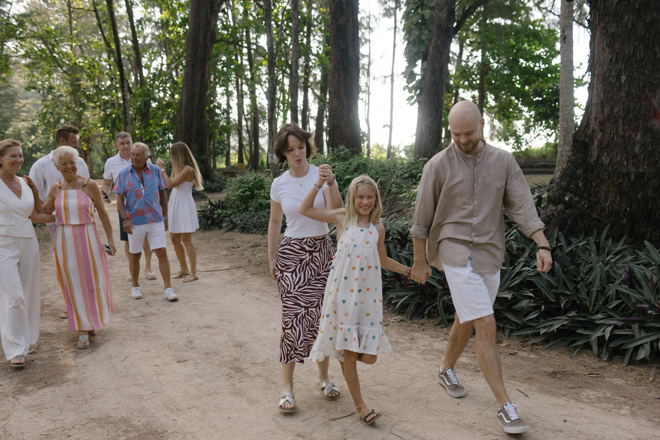 Family photoshoot in Phuket, Thailand. Fedor Lemeshko — Destination Wedding and Family Lifestyle photographer