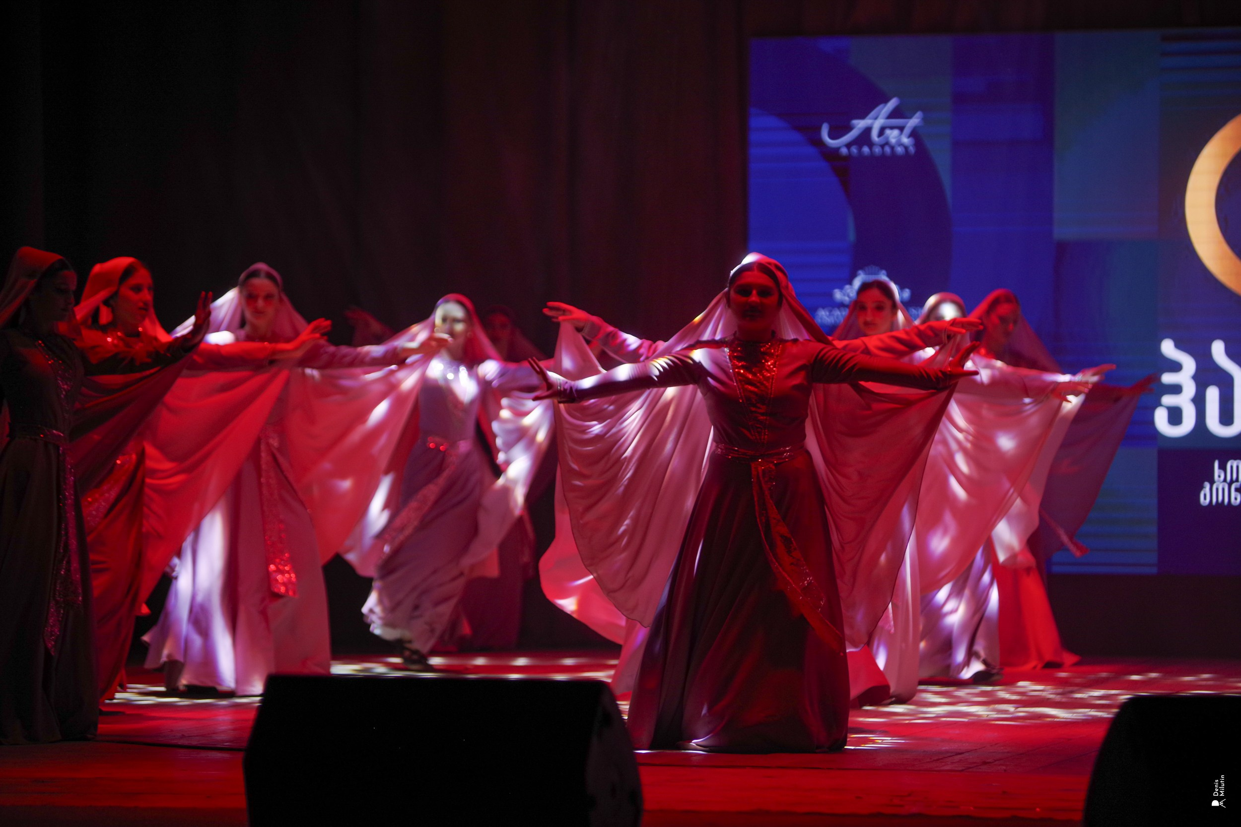 Танцы в Хоби. Портретный фотограф Денис Милютин