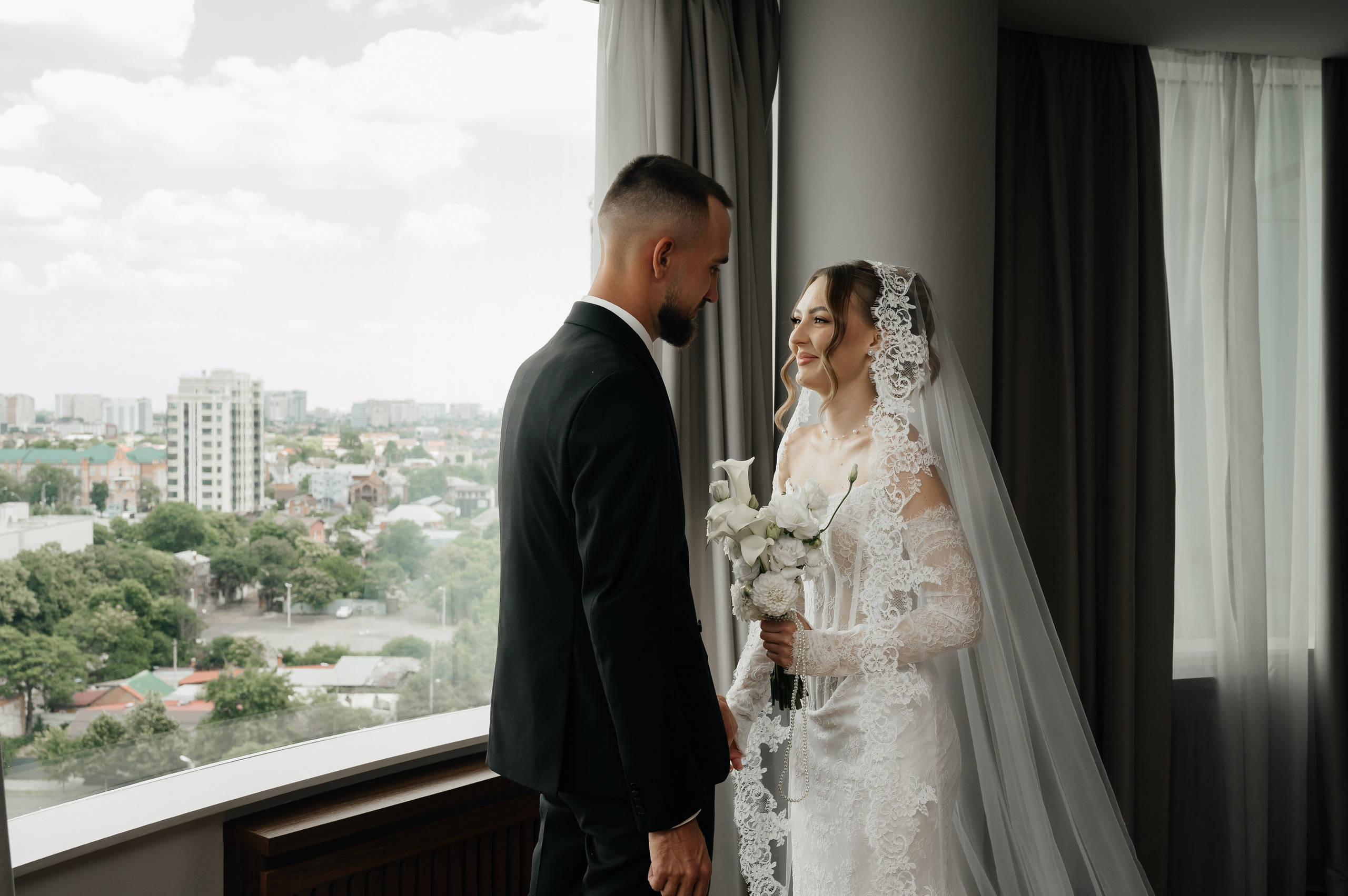 Свадьба (утро в отеле). Свадебный и семейный фотограф в Краснодаре Алина Мельник