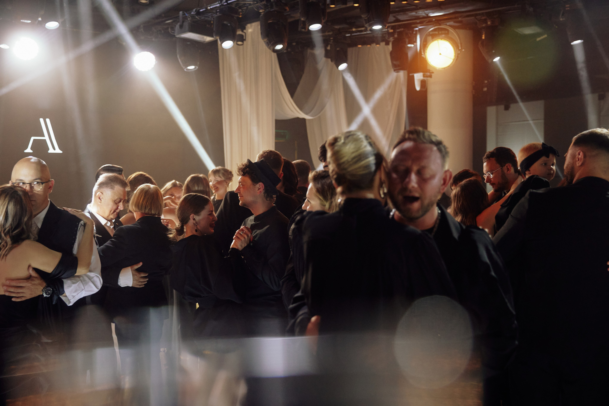 A MIRROR IS ONLY A HEART. Дмитрий Мазуркевич: Профессиональный Репортажный Фотограф