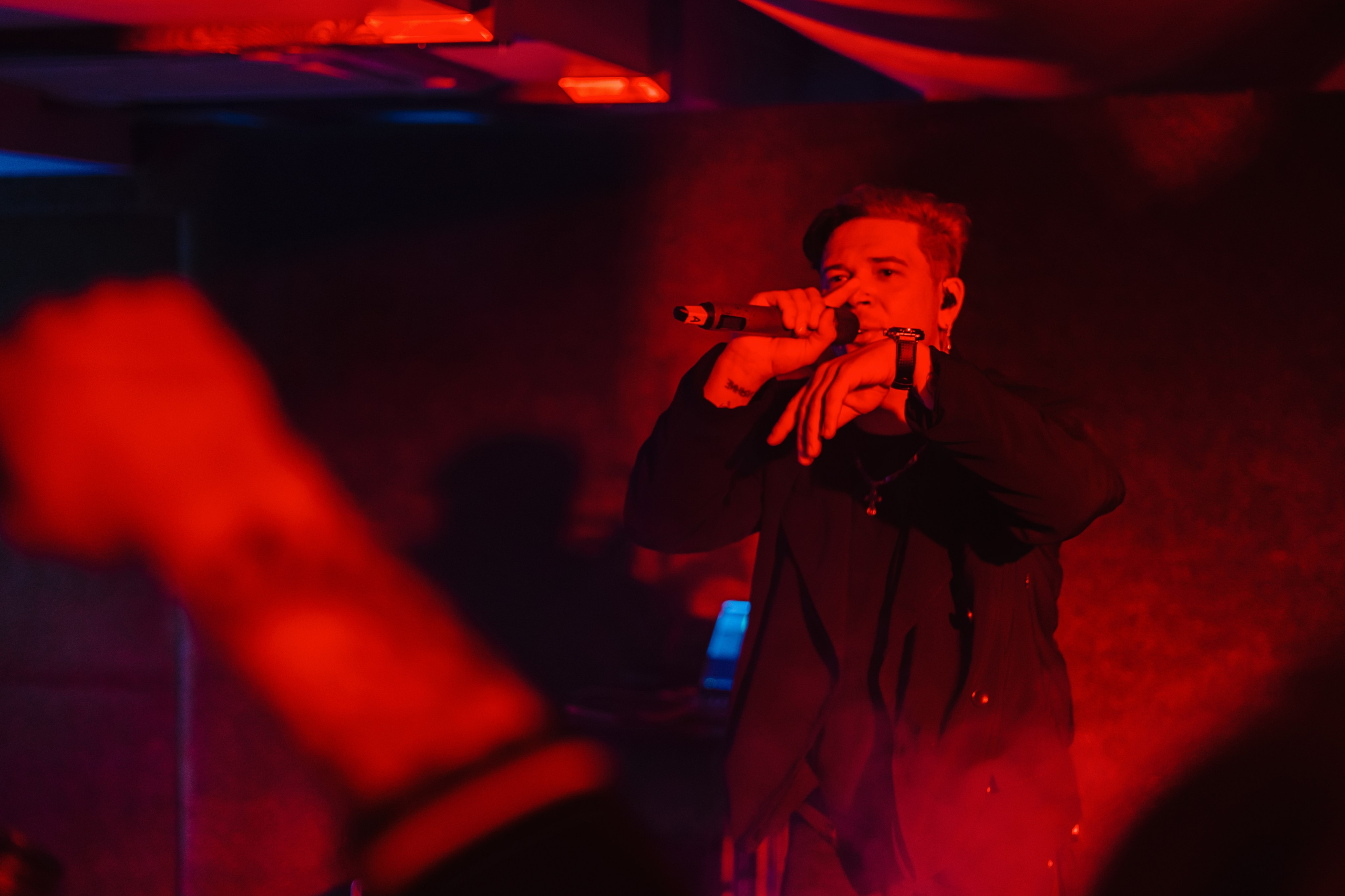 Playingtheangel. Уфа. Маленький зал, красный свет, мощный звук. Фотограф Гильмутдинов Руслан
