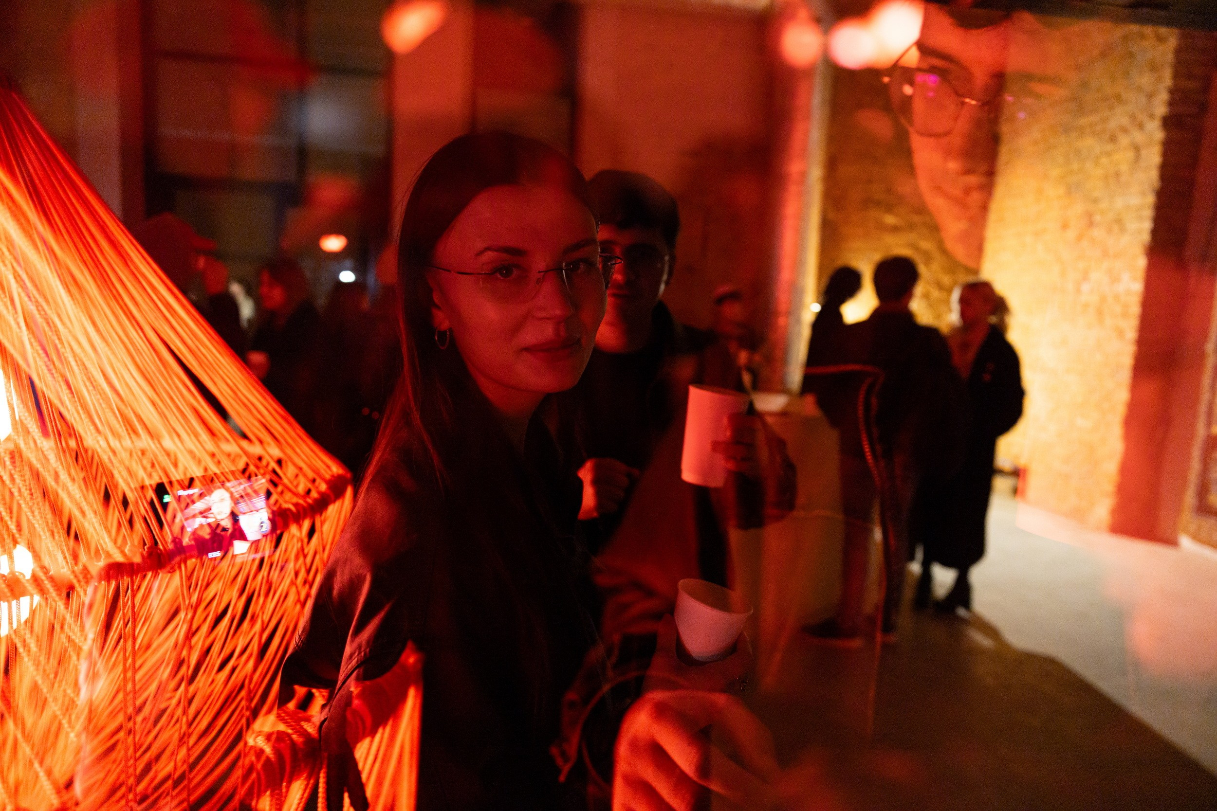 «Полуденно. Или как я провел лето» — вернисаж выставки современного искусства от Дома культуры (26 сентября 2025). Репортажный фотограф Алексей Пирязев