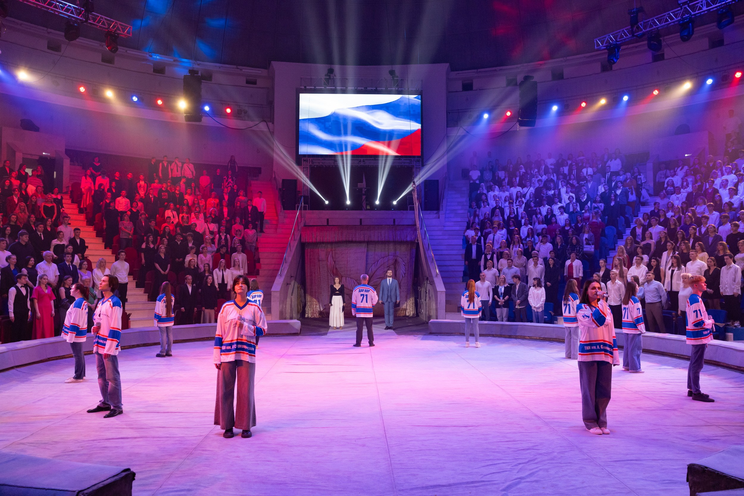 Городской бал выпускников (24 июня 2025). Репортажный фотограф Алексей Пирязев