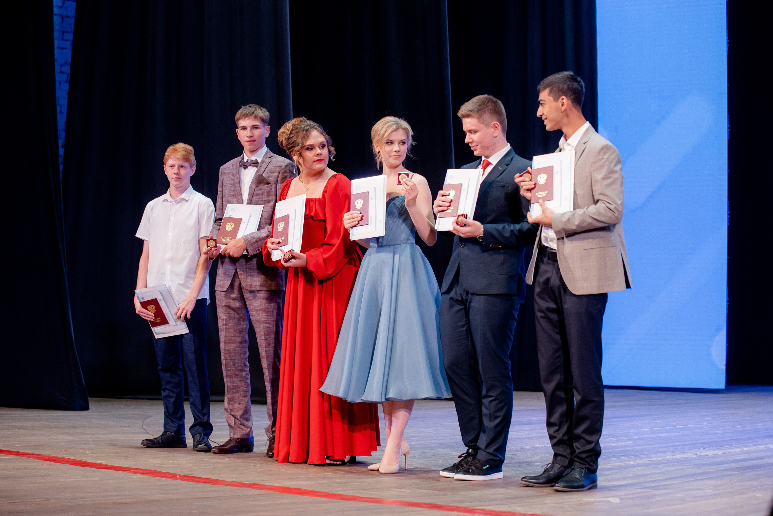 30 Школа. Вручение и Банкет. ДК Юбилейный и Банхоф. Фотограф в Волгограде и Волжском Александр Горбань