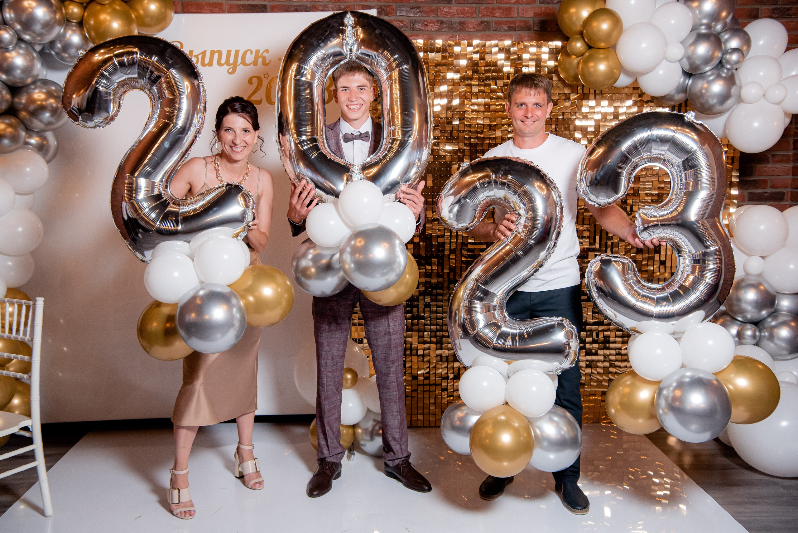 30 Школа. Вручение и Банкет. ДК Юбилейный и Банхоф. Фотограф в Волгограде и Волжском Александр Горбань