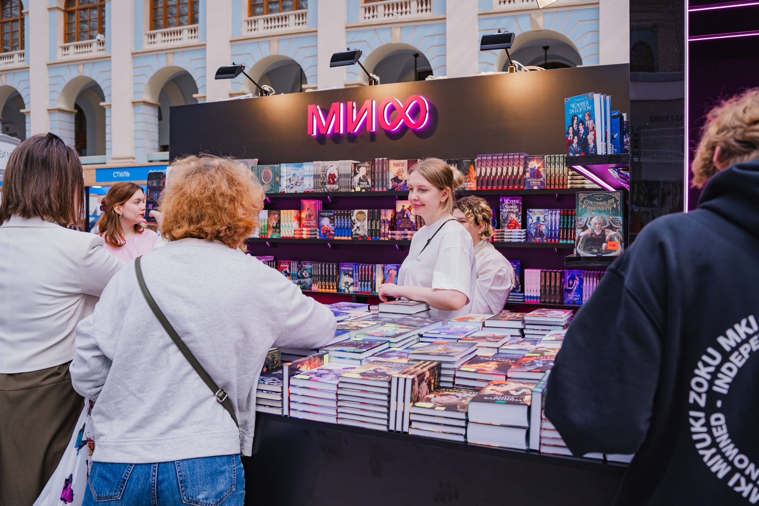 МИФ Non/fictio№ 2025 стенды. Репортажный фотограф Анастасия Рубцова