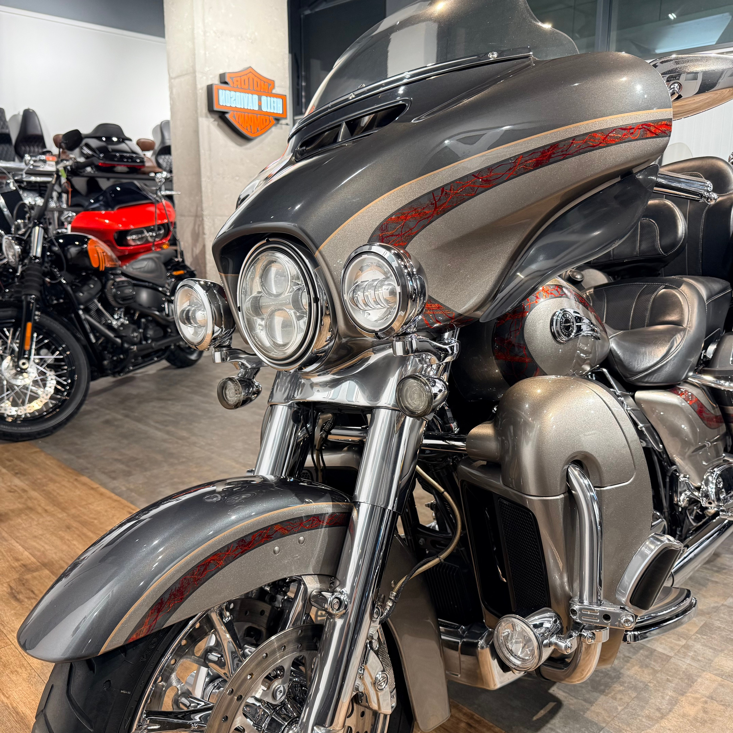 2015 CVO Еlесtra Glide Limited Сhаrсоаl Silver. Hello Davidson, Москва. Только хорошие мотоциклы…
