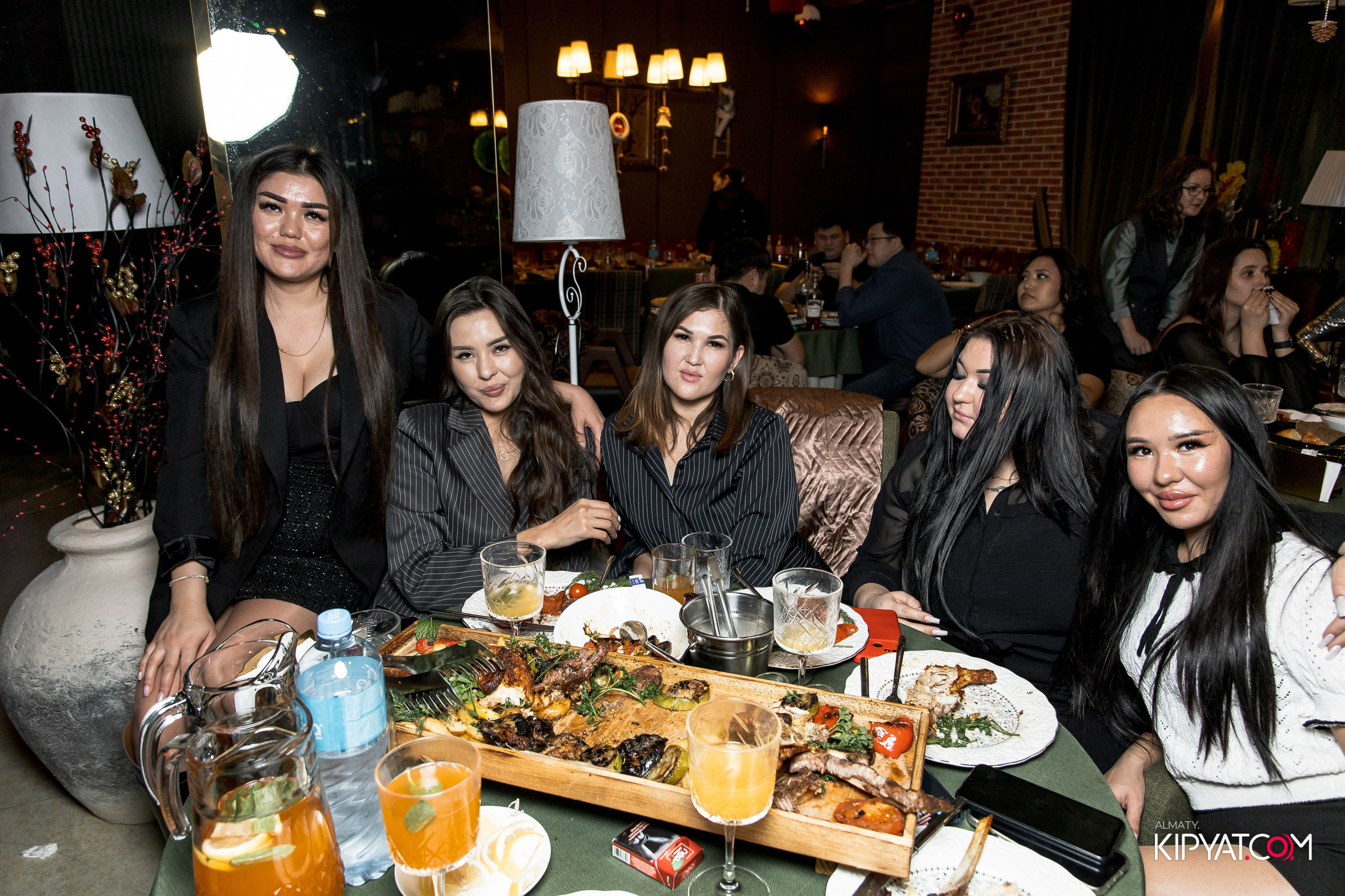 РЕСТОРАН ВЕСЕЛИДЗЕ НА ШЕВЧЕНКО. КИПЯТКОМ АЛМАТЫ! Фотосъемка мероприятий в Алматы