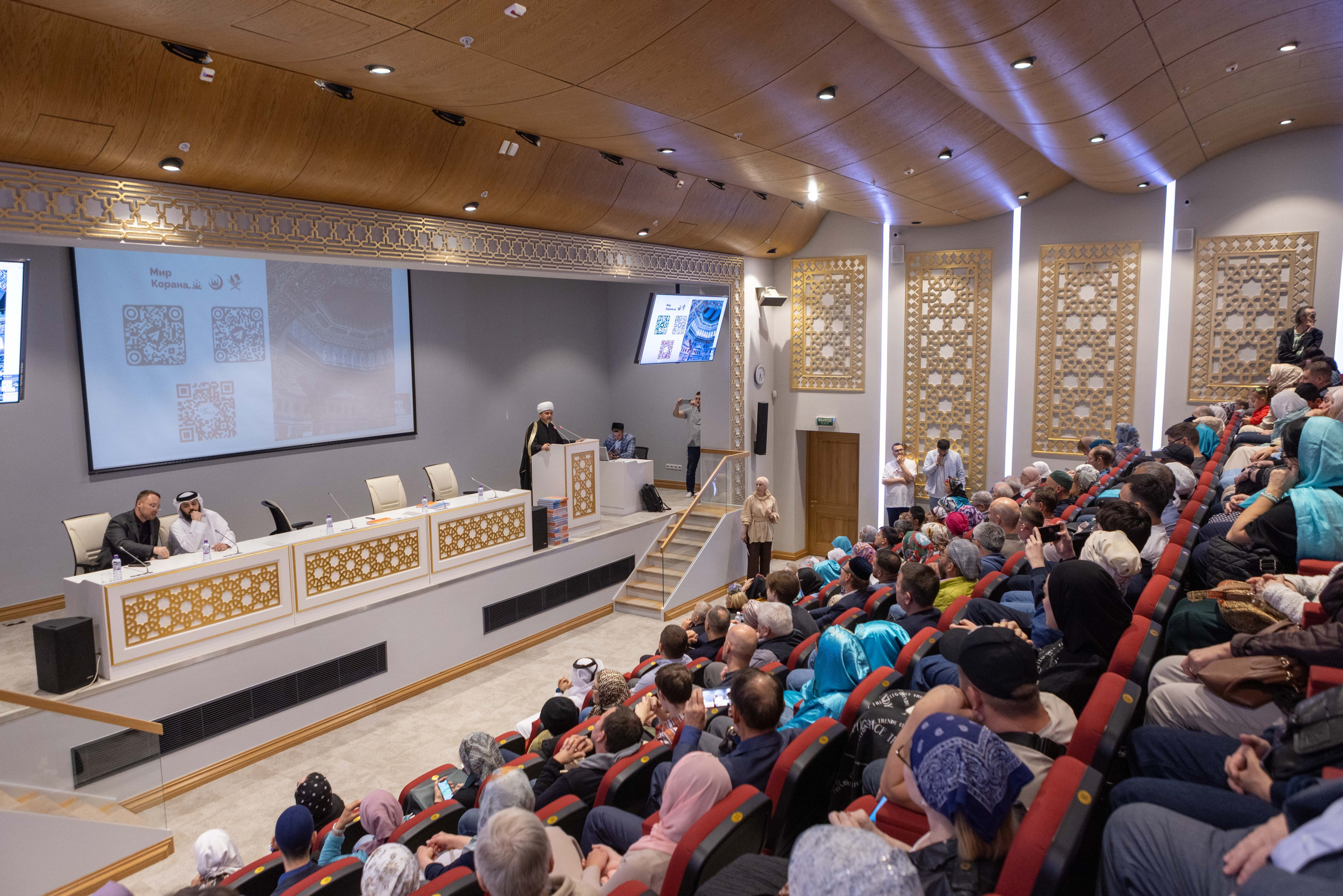 Репортаж с презентации книги — «Москва: город вязевый». Рекламный, предметный, репортажный, семейный фотограф и художник в Москве