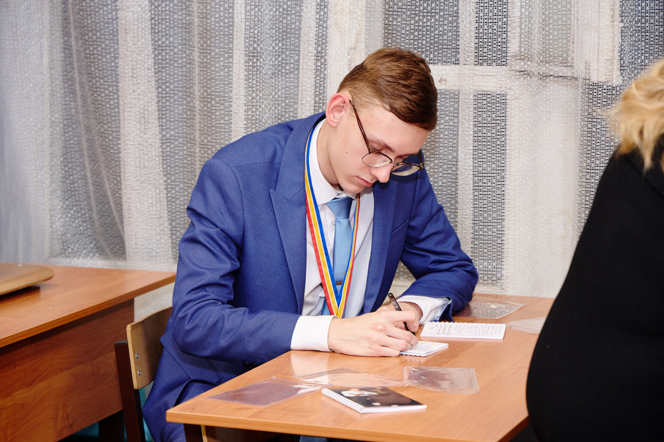 Выпускной 35 Сош. Фотограф Выпускные альбомы Таганрог Сергей Коробченко