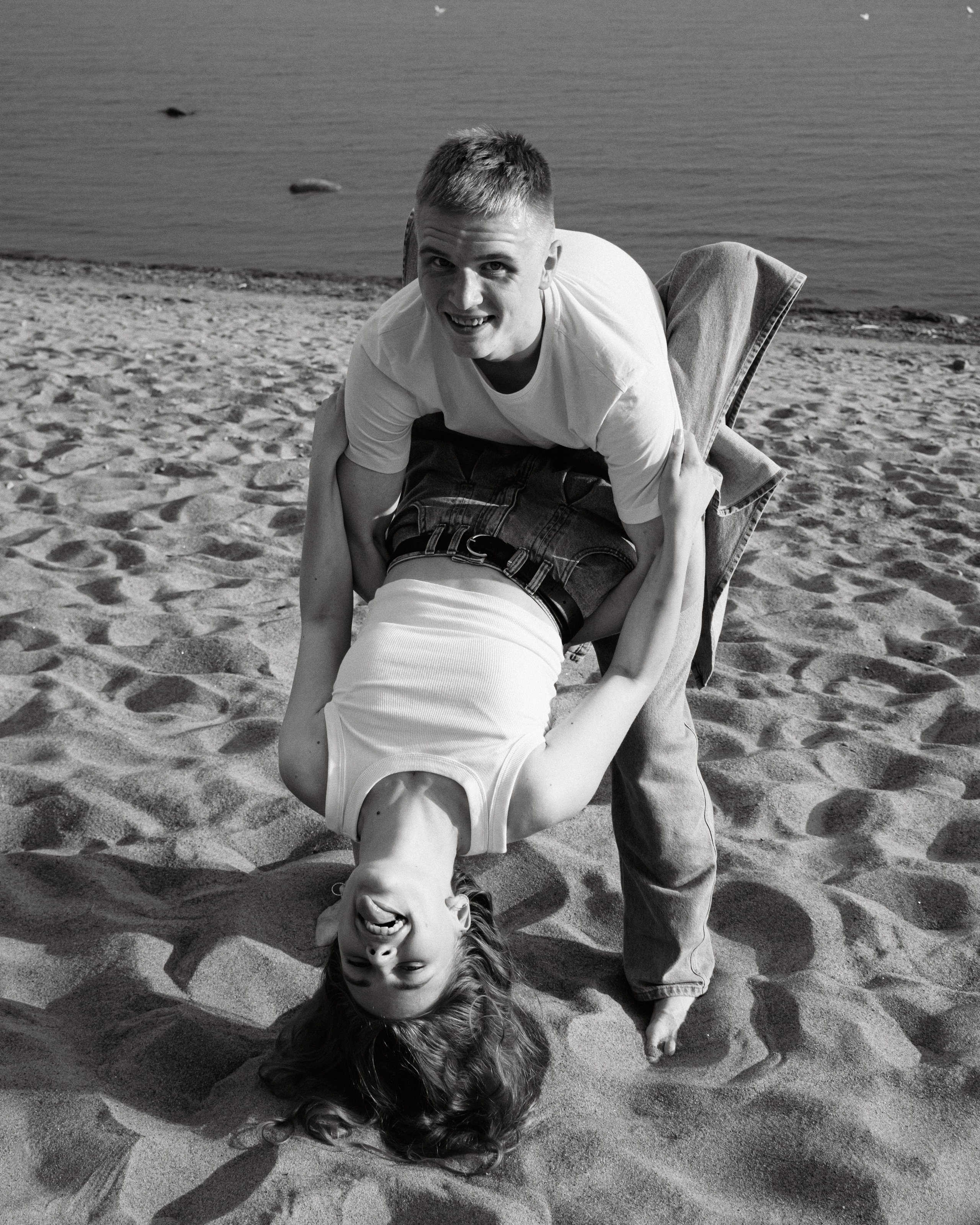 Максим и Анастасия на берегу Финского залива. Varygraphy