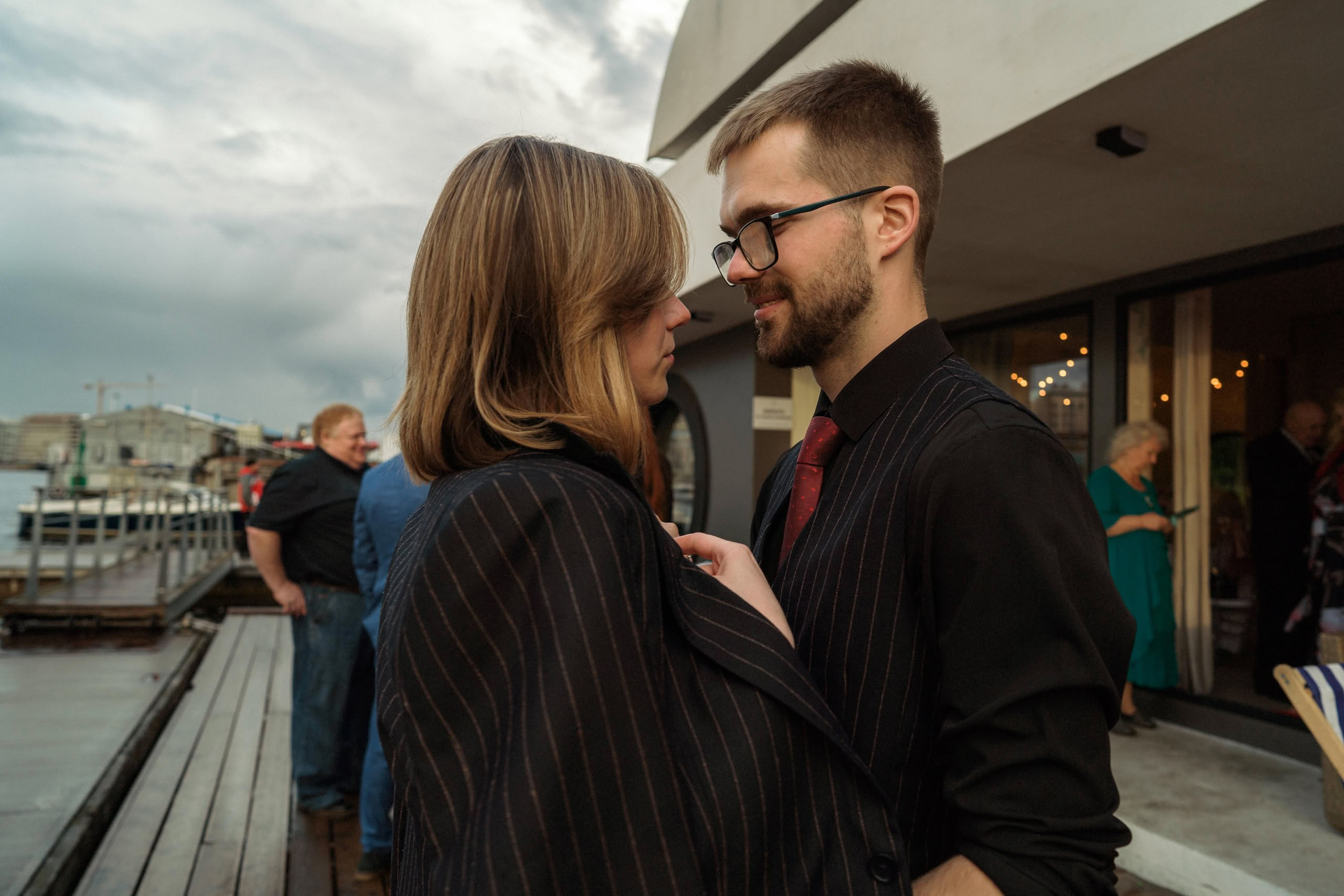 Арина и Илья — свадьба в Петербурге, цифра и плёнка. Свадебный фотограф Дмитрий Родионов — Санкт-Петербург и Ленинградская область