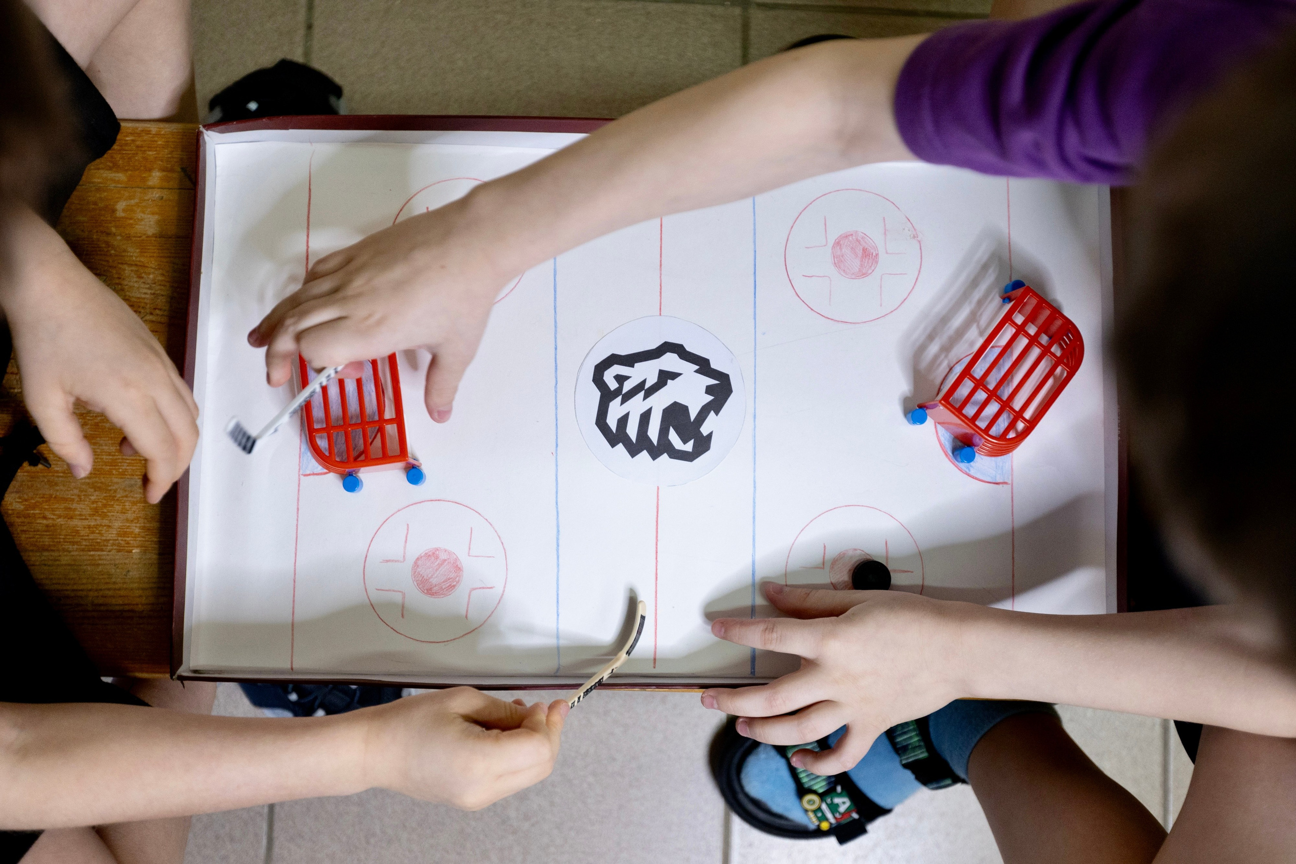 Екатерина Екимова. Педагог по физкультуре в детском саду и болельщица хоккейного клуба «Трактор». Репортажный фотограф Наталья Лапцевич