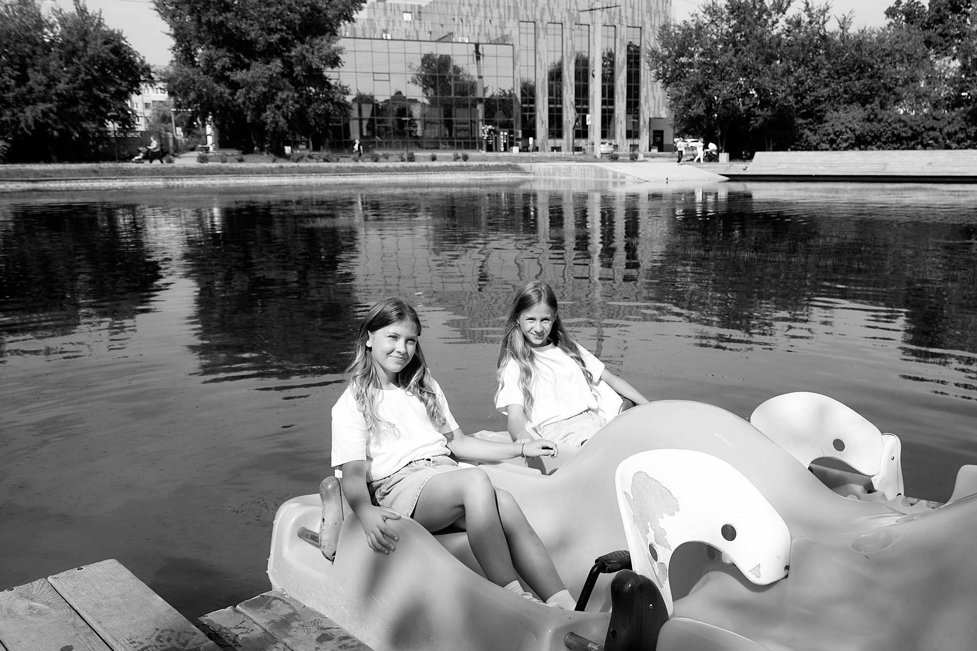 Подружки (прогулка в парке «Изумрудный»). Ольга Крынина. Ваш фотограф в Барнауле
