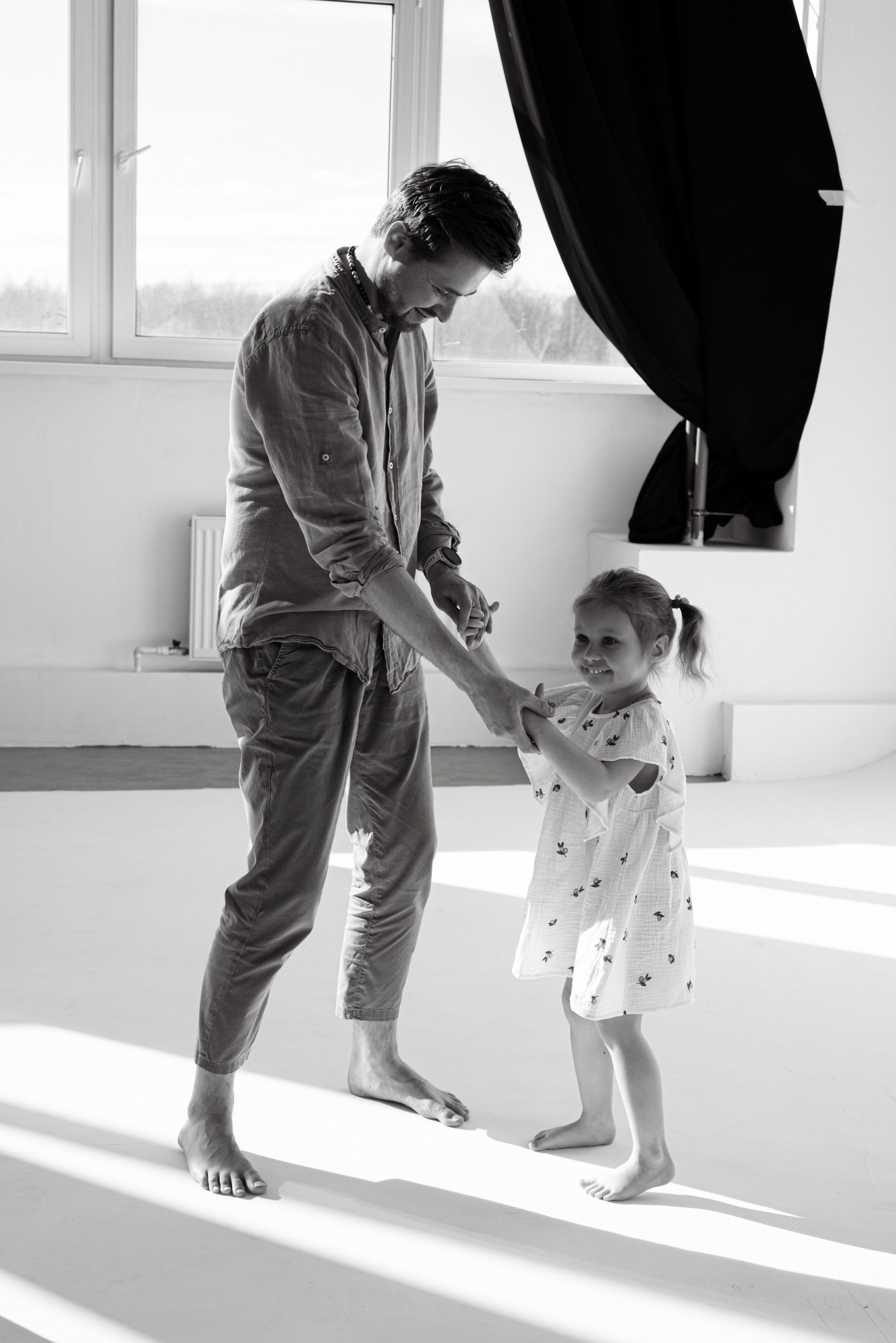 Сергеевы семейная студийная фотосессия. Профессиональный фотограф в Твери Иванова Юлия