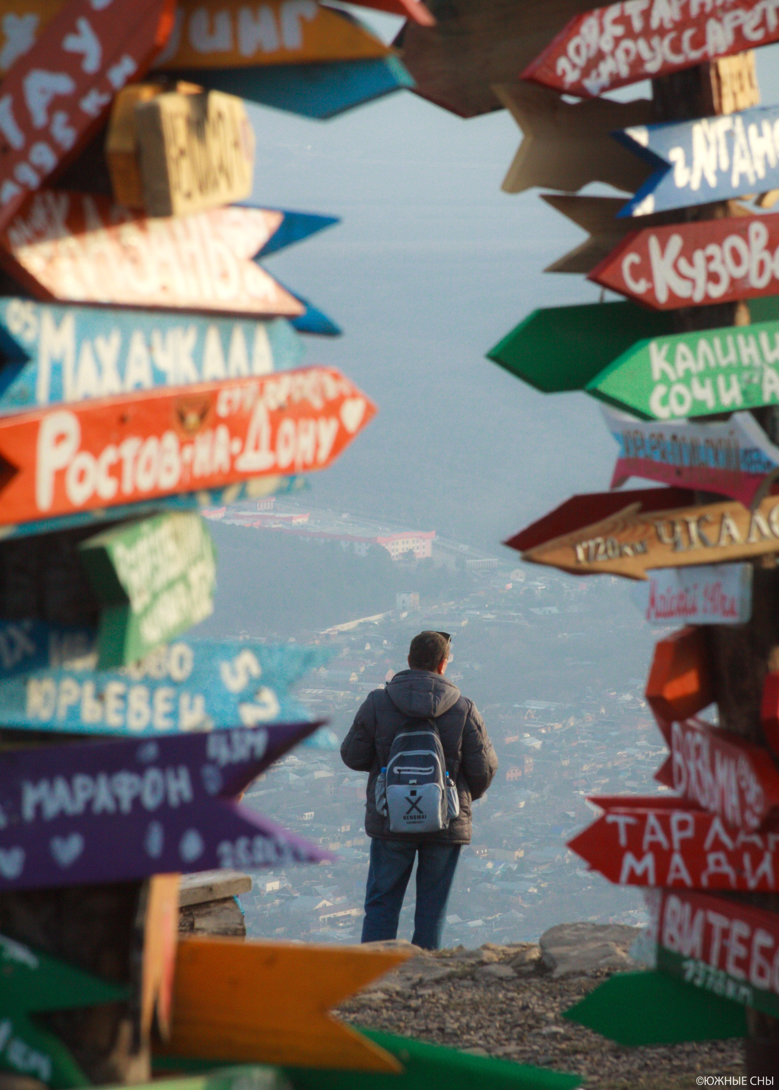 Указатели на вершине горы Машук в Пятигорске