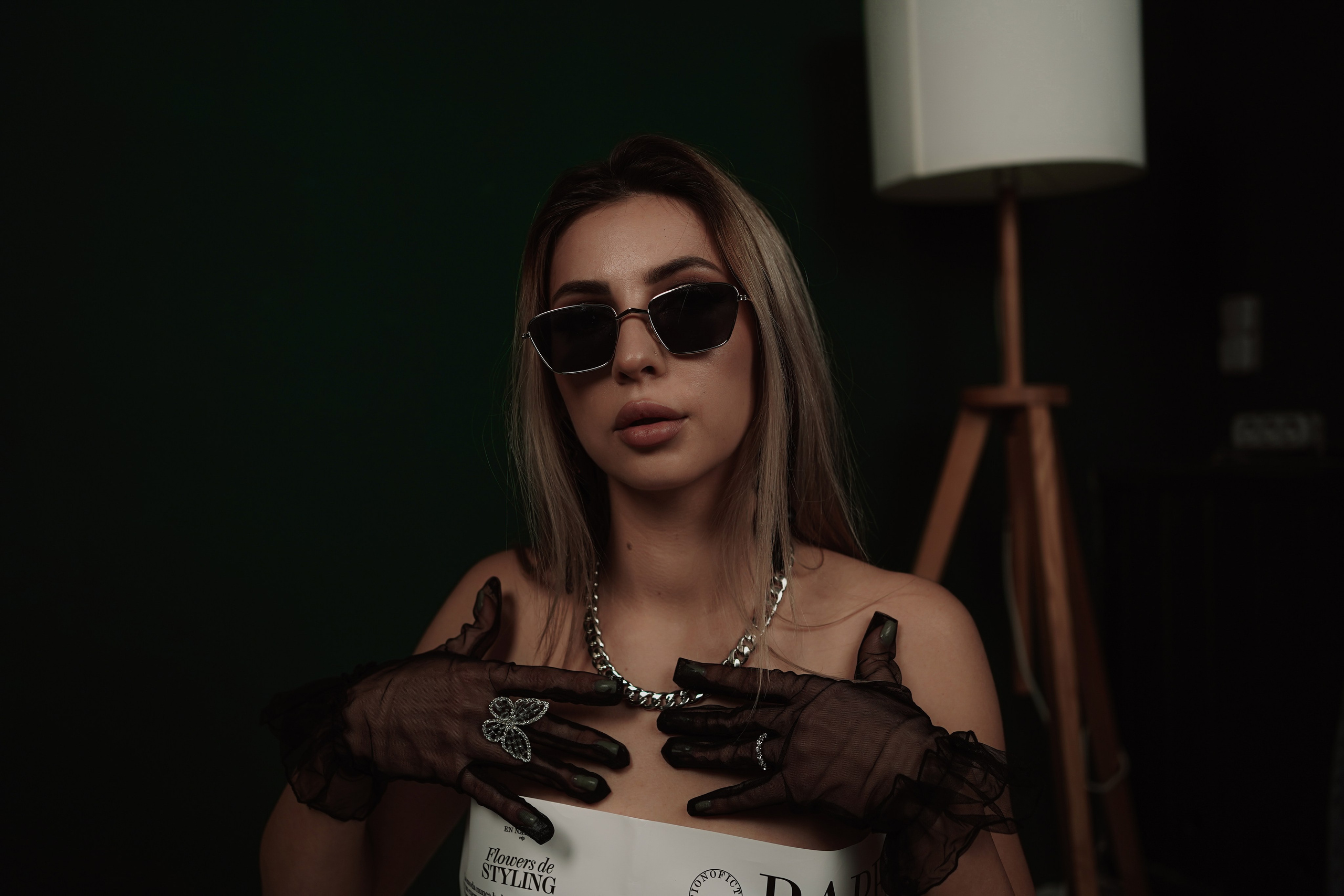 Фотостудия Рафинад. Женский фотограф Новочеркасск, Ростов-на-Дону, Шахты. Девушка в газете. Свадебный фотограф в Ростове-на-Дону. Таинство Крещения и Венчания, семейные фотосессии. Алёна Чёботова