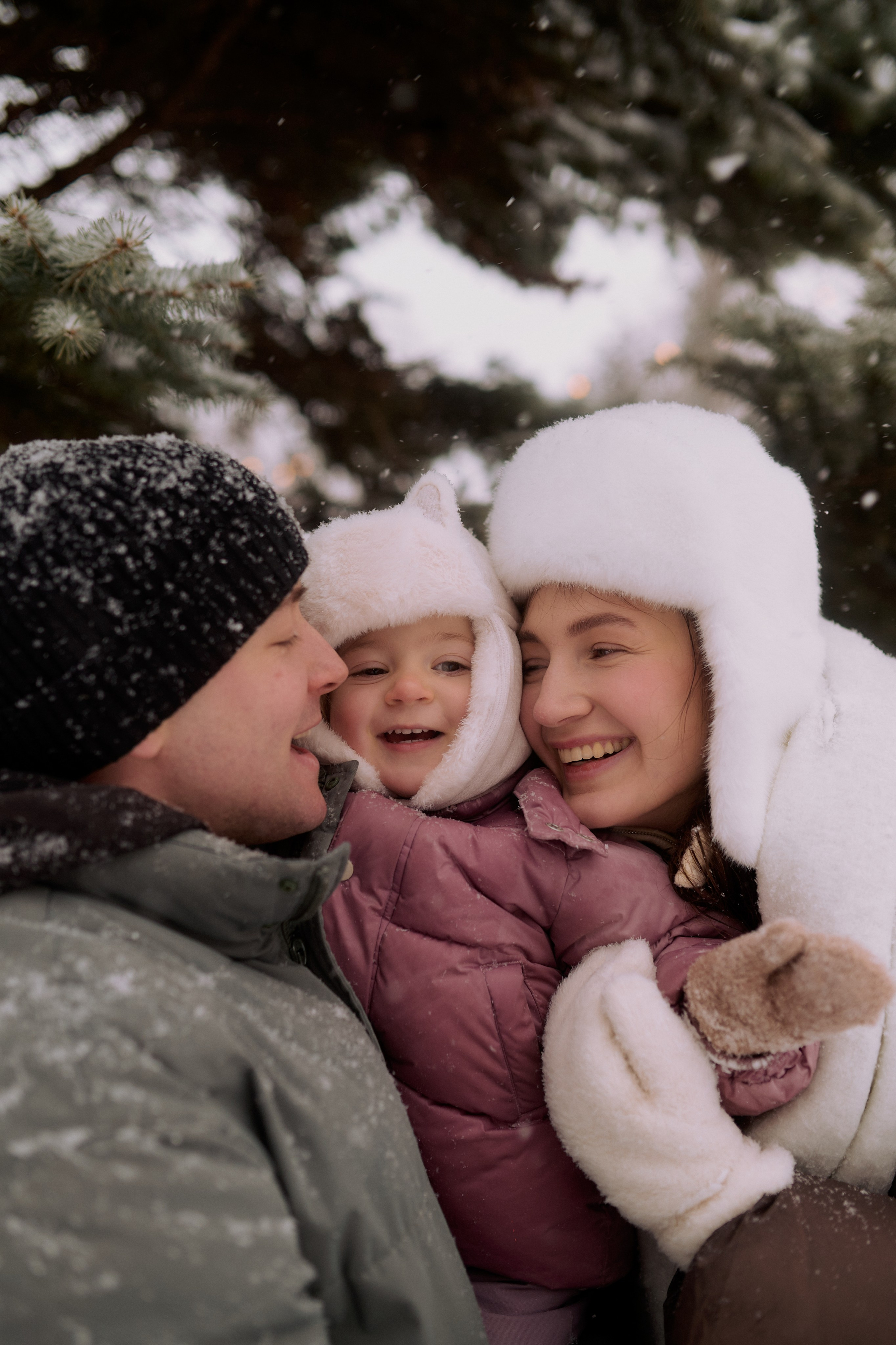 Андрей, Леся и Василиса в снежном парке. Семейный и свадебный lifestyle-фотограф в Москве Мария Петрова