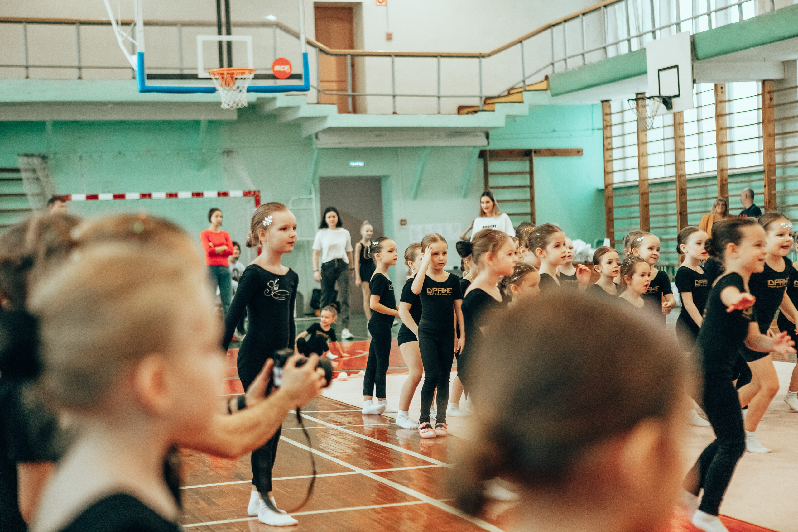 Новогодние соревнования школы Шоу-гимнастики «Драже». Семейный и детский фотограф в г. Новосибирске Макеева Анастасия