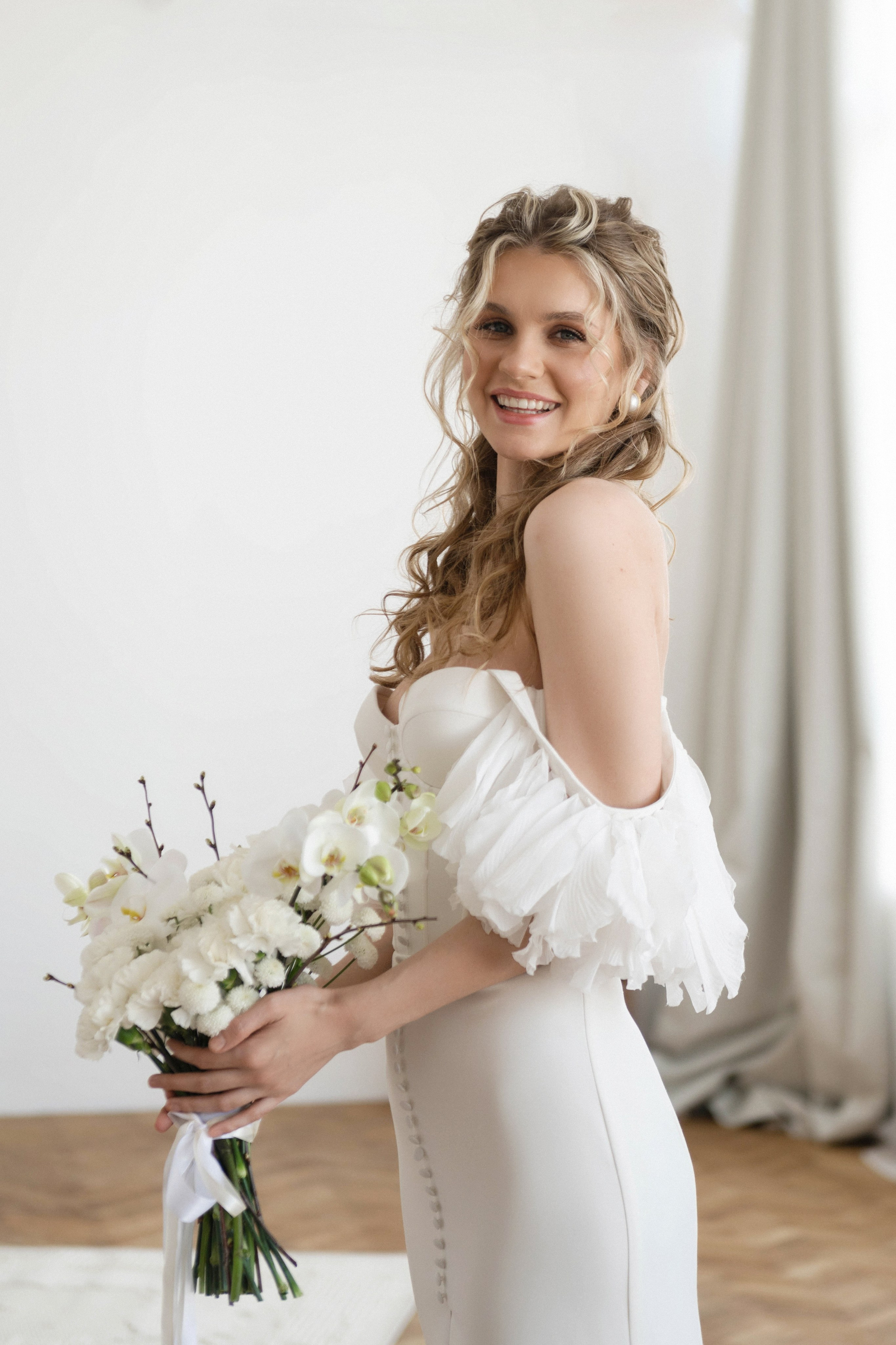 Утро невесты Александры. Свадебный фотограф в Москве Анастасия Колесникова