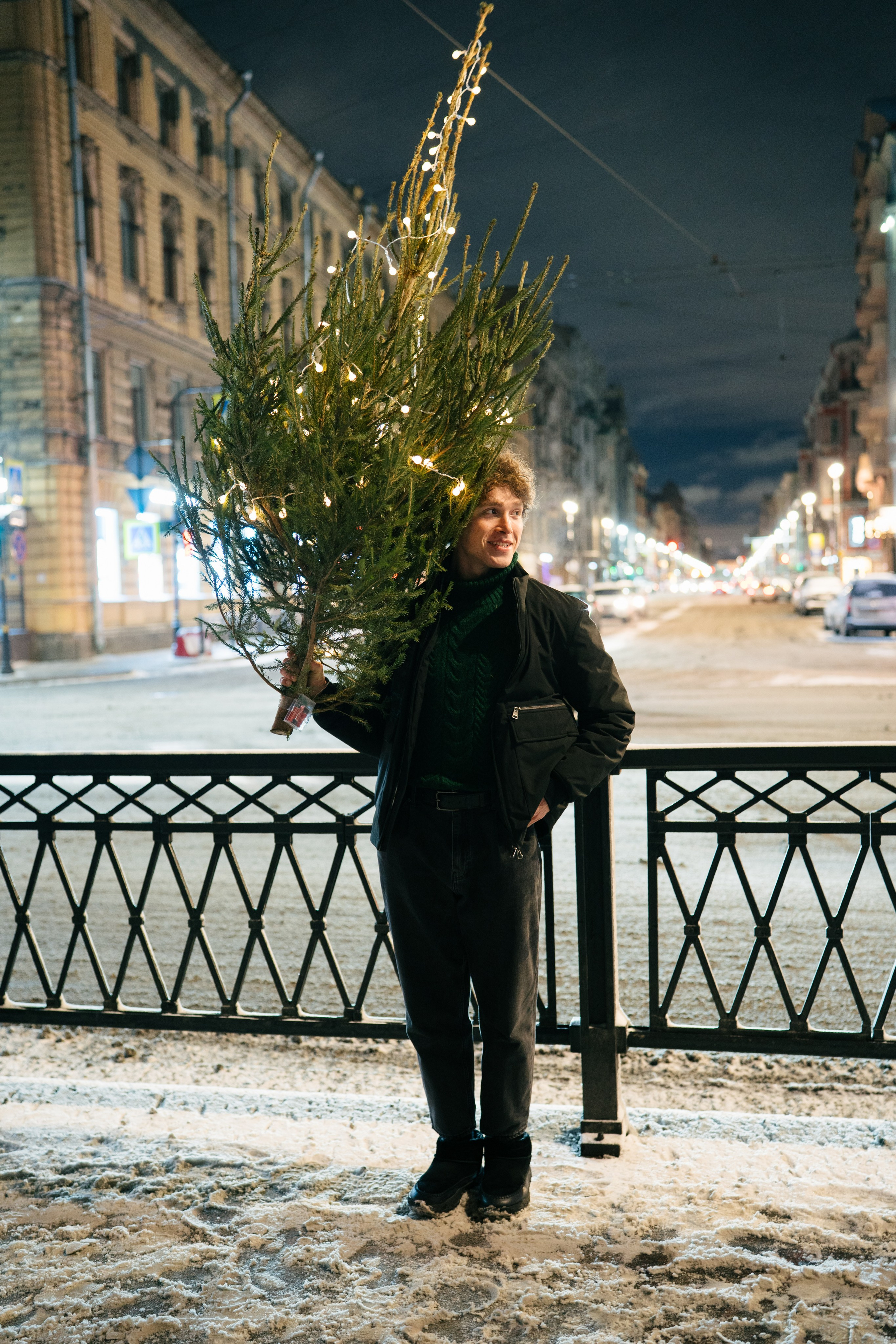 НОВОГОДНЯЯ ПРОГУЛКА ПАРЫ ПО ЧЕРНЫШЕВСКОЙ ПЕРЕД НОВЫМ ГОДОМ. Профессиональный фотограф, Санкт-Петербург — Виктория Богомолова