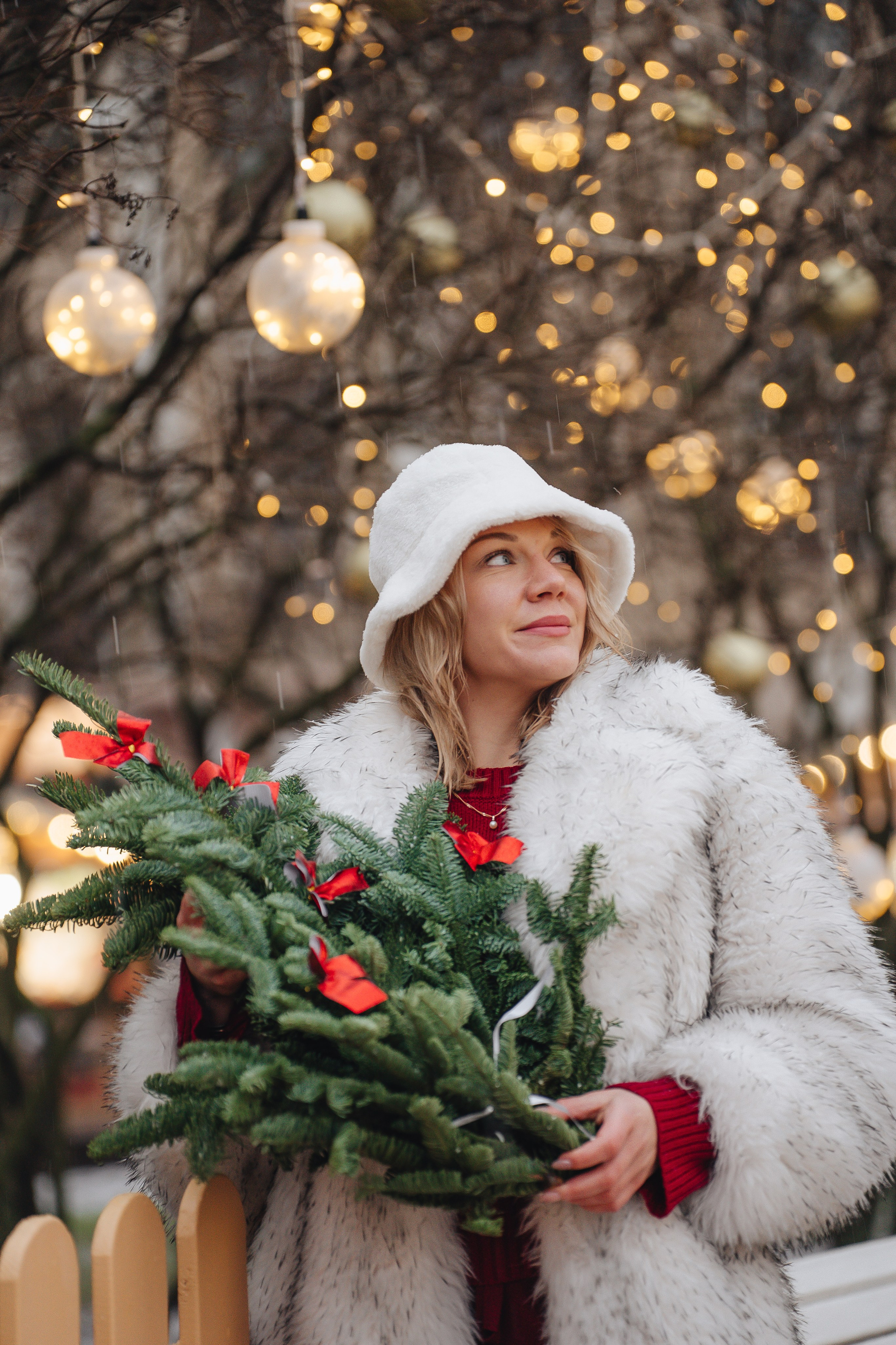 ПРОГУЛКА НА МАНЕЖНОЙ ПЛОЩАДИ ДЛЯ ДЕВУШКИ ПЕРЕД НОВЫМ ГОДОМ (НОВОГОДНЯЯ ФОТОСЕССИИЯ НА МАНЕЖНОЙ ПЛОЩАДИ). Профессиональный фотограф, Санкт-Петербург — Виктория Богомолова