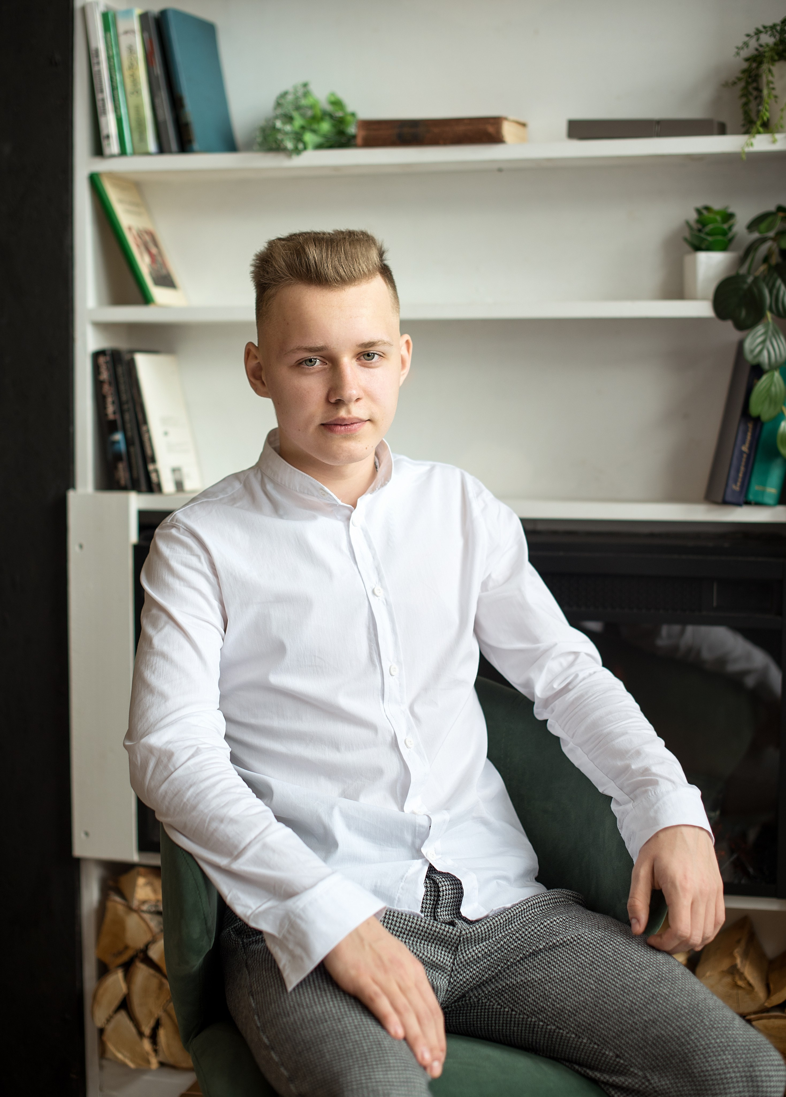 Пример съемки старшеклассников для альбома с наполнение «премиум» стиль съемки классический. Выпускные альбомы для школ и детских садов в Иваново