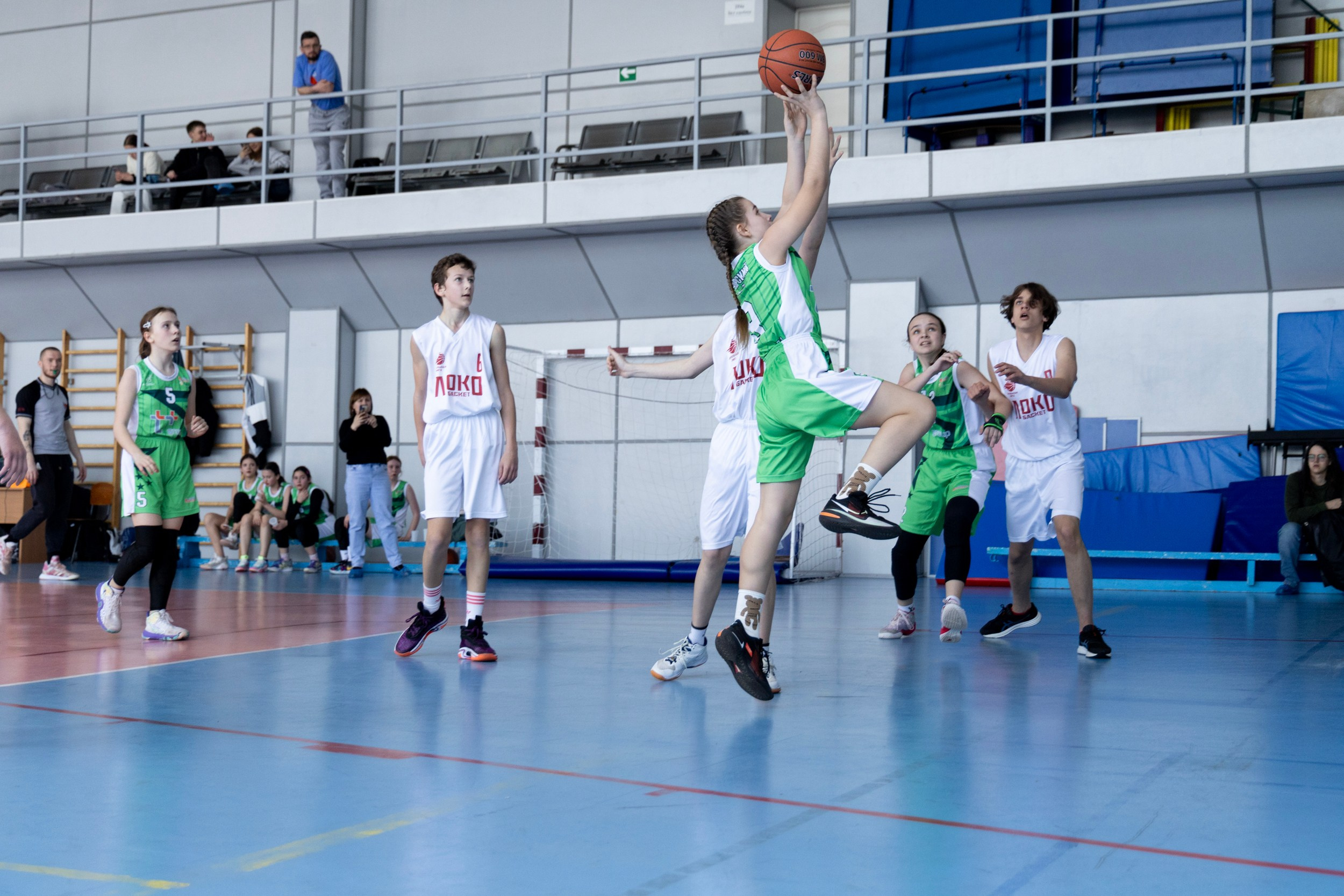 Соревнования по баскетболу среди школьников. Репортажный и портретный фотограф в Владивостоке