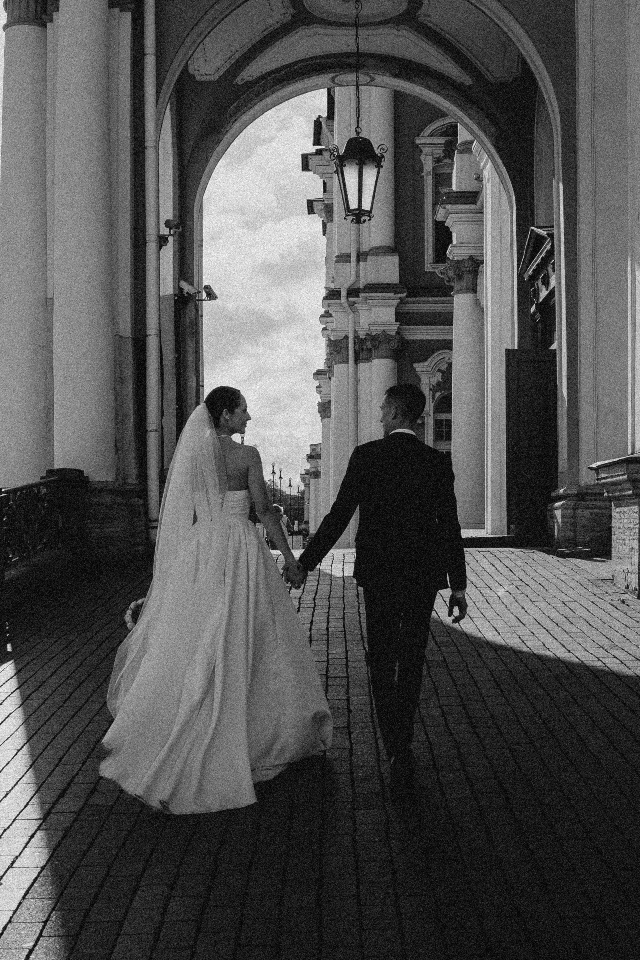 СВАДЕБНАЯ ПРОГУЛКА В САНТК-ПЕТЕРБУРГЕ (ИСАКИЕВСКИЙ СОБОР, ЗИМНЯЯ КАНАВКА, ЭРМИТАЖ И БОЛЬШАЯ МОРСКАЯ УЛИЦА). Профессиональный фотограф, Санкт-Петербург — Виктория Богомолова