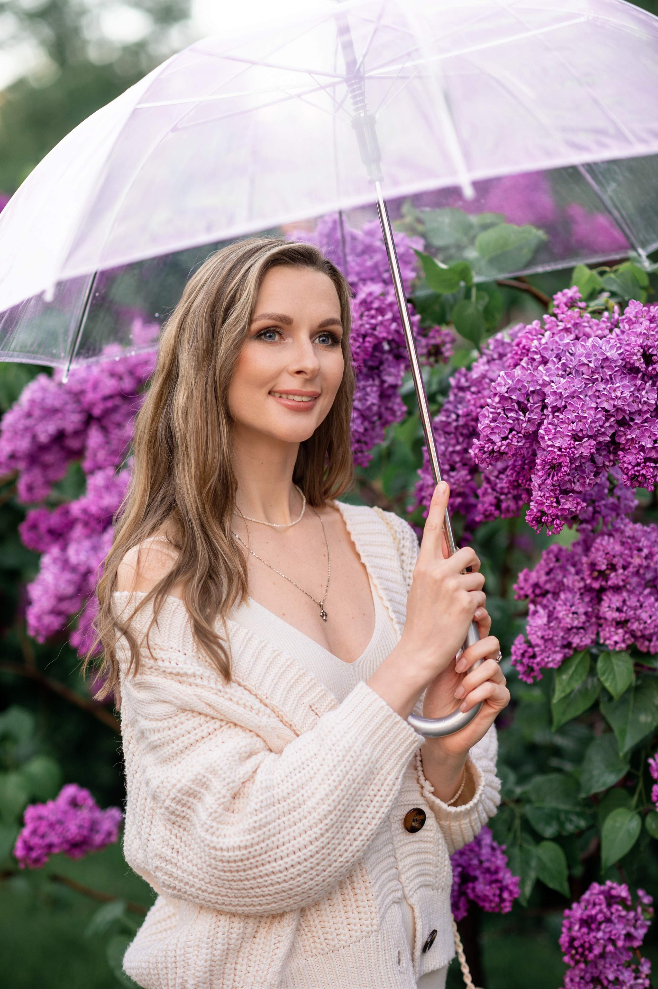 девушка и сирень