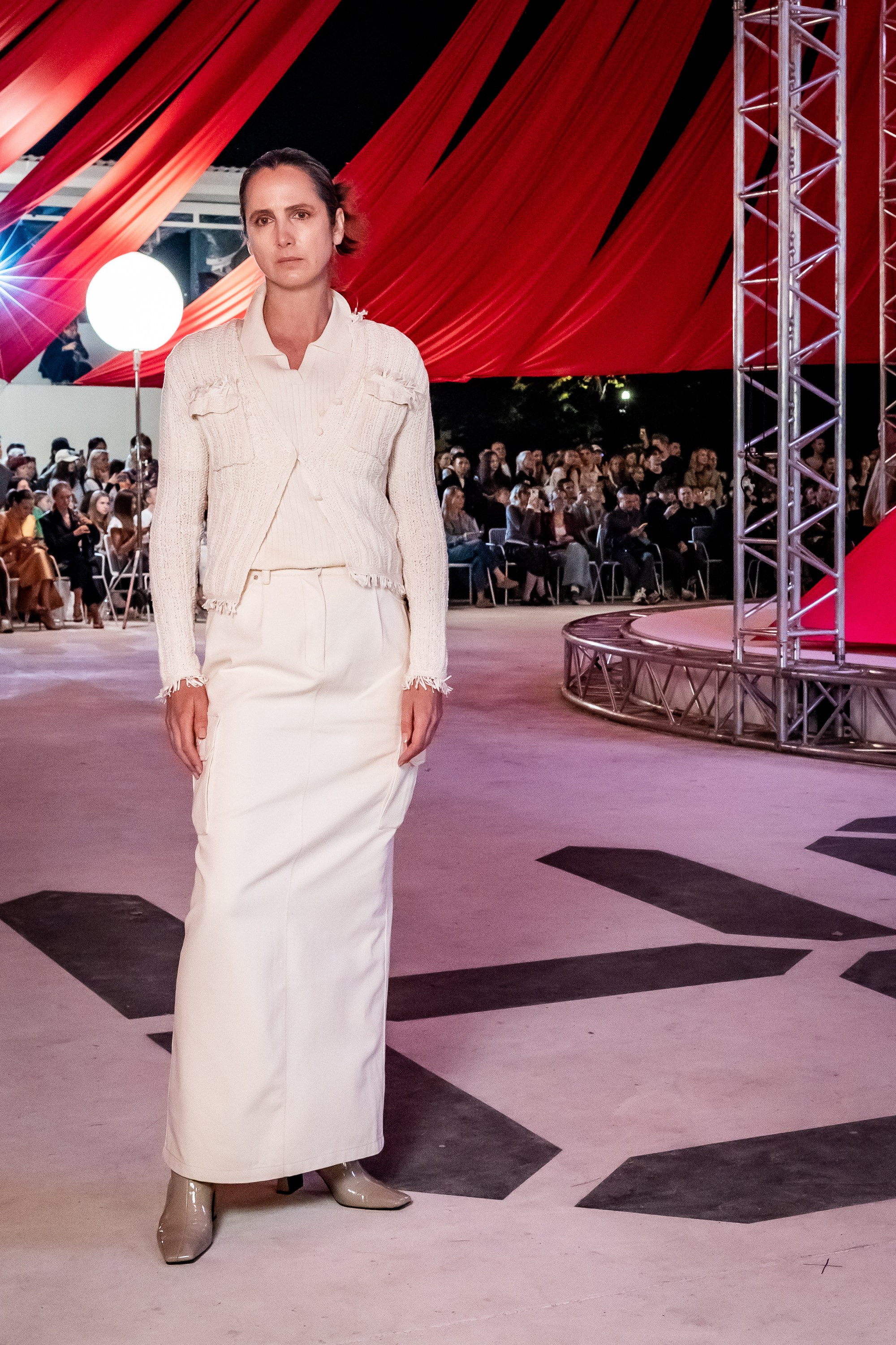 Показ Яндекс-маркет 04.09.2024. Фотосессии и репортаж — Фотограф в Москве — Рина Серёгина