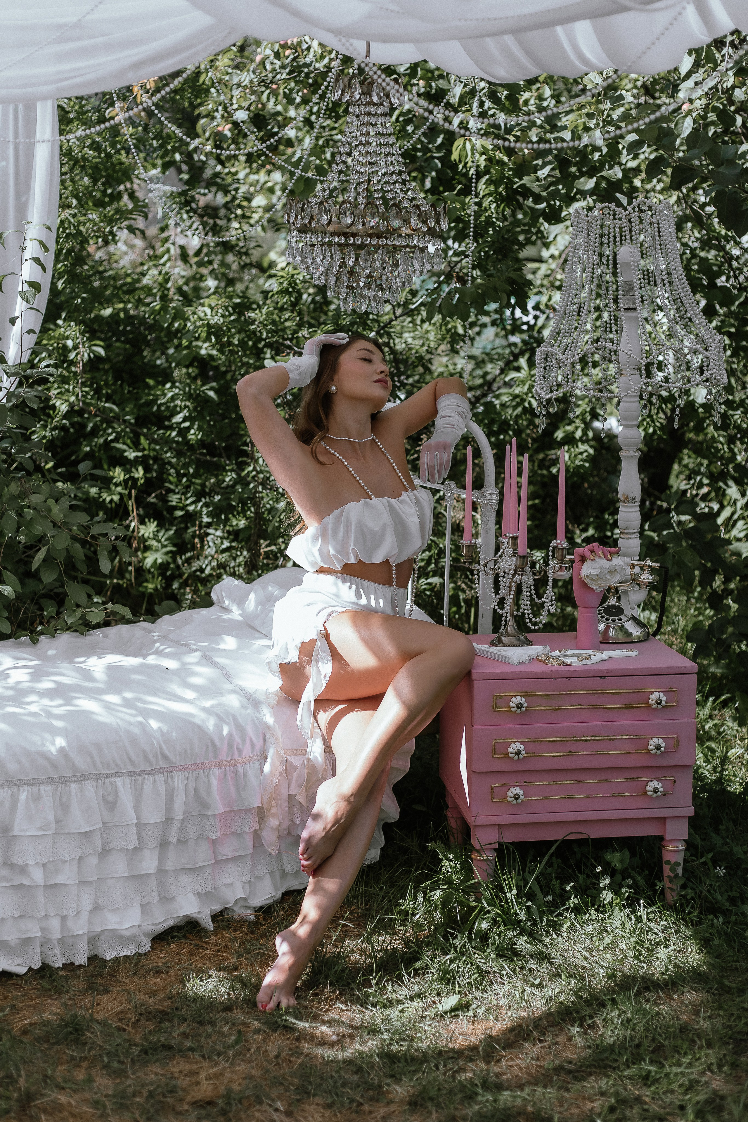 Летняя фотосессия в Екатеринбурге в декорированной зоне.