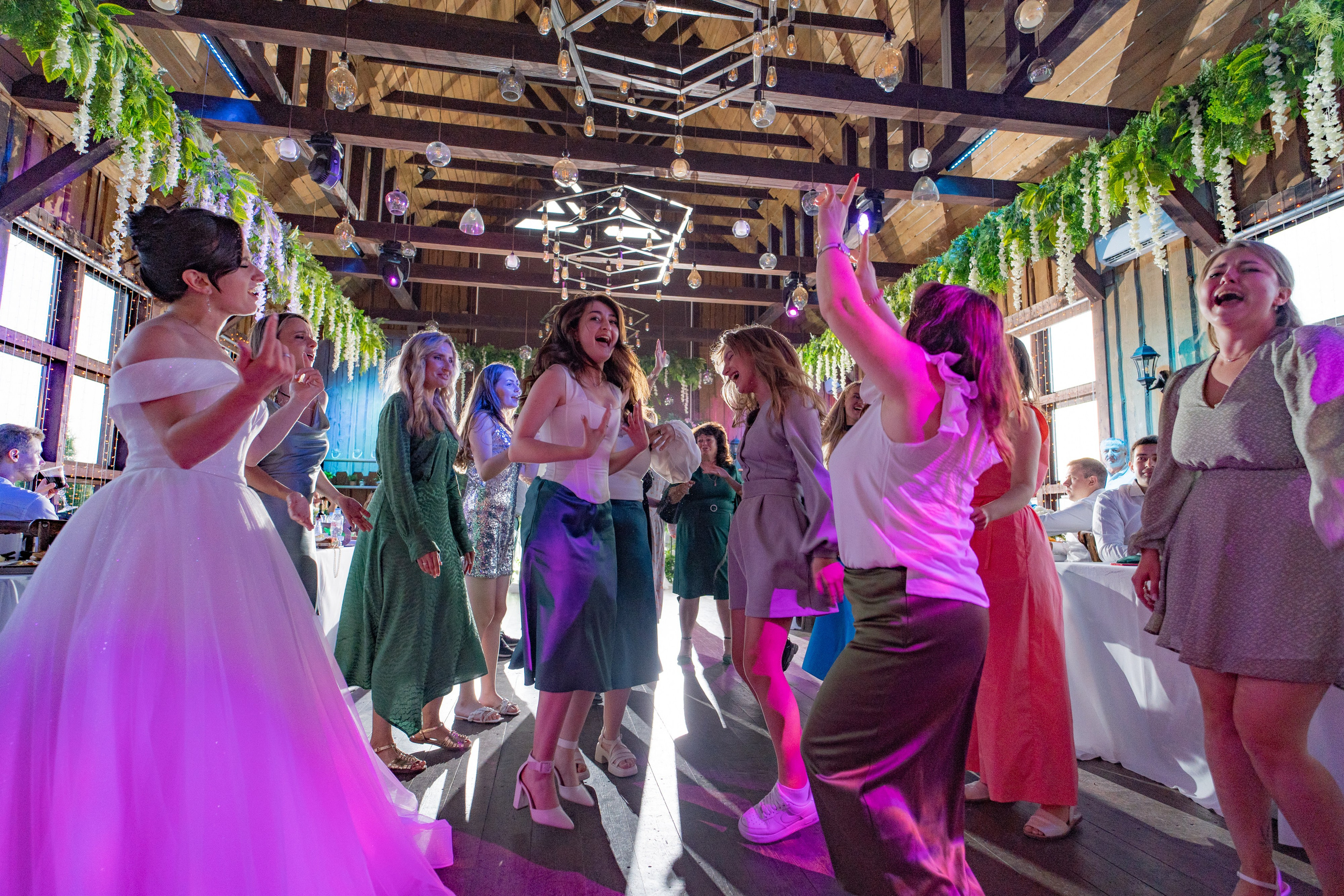 Банкет в ресторане «Амбар № 1» в городе Петергофе. Свадебный фотограф Александр Невский в Санкт-Петербурге