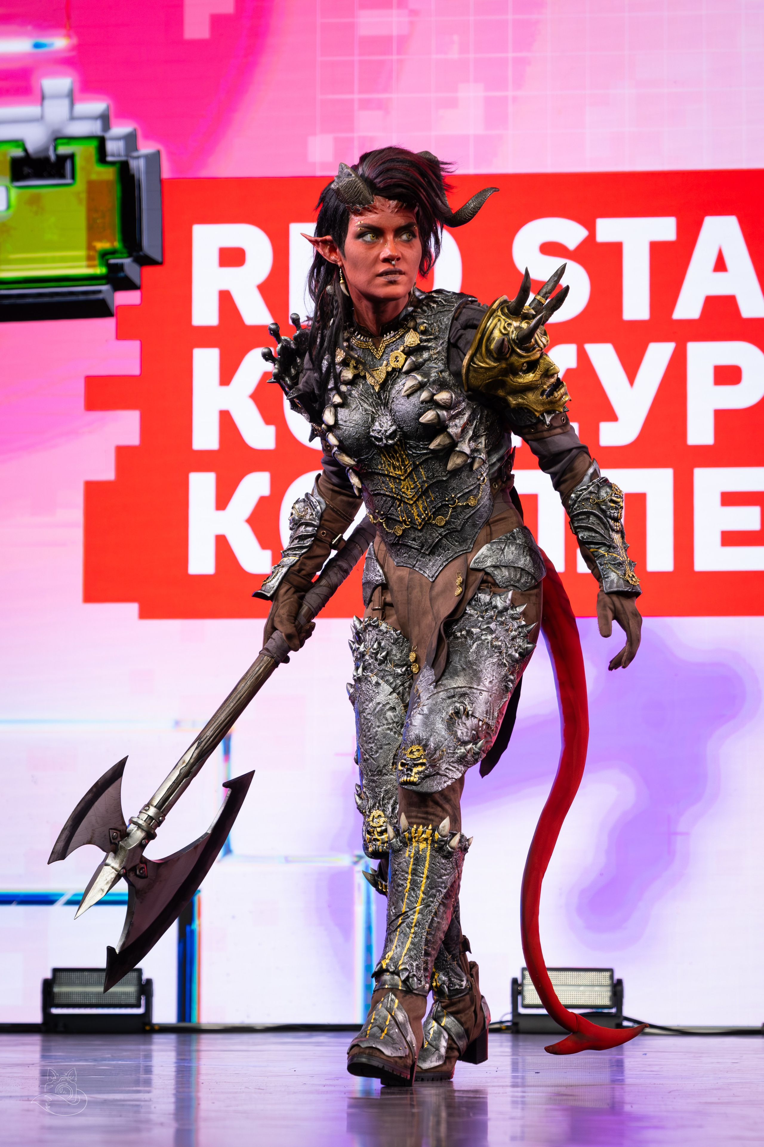 Сцена РЭД ЭКСПО 2024. Косплей фотограф