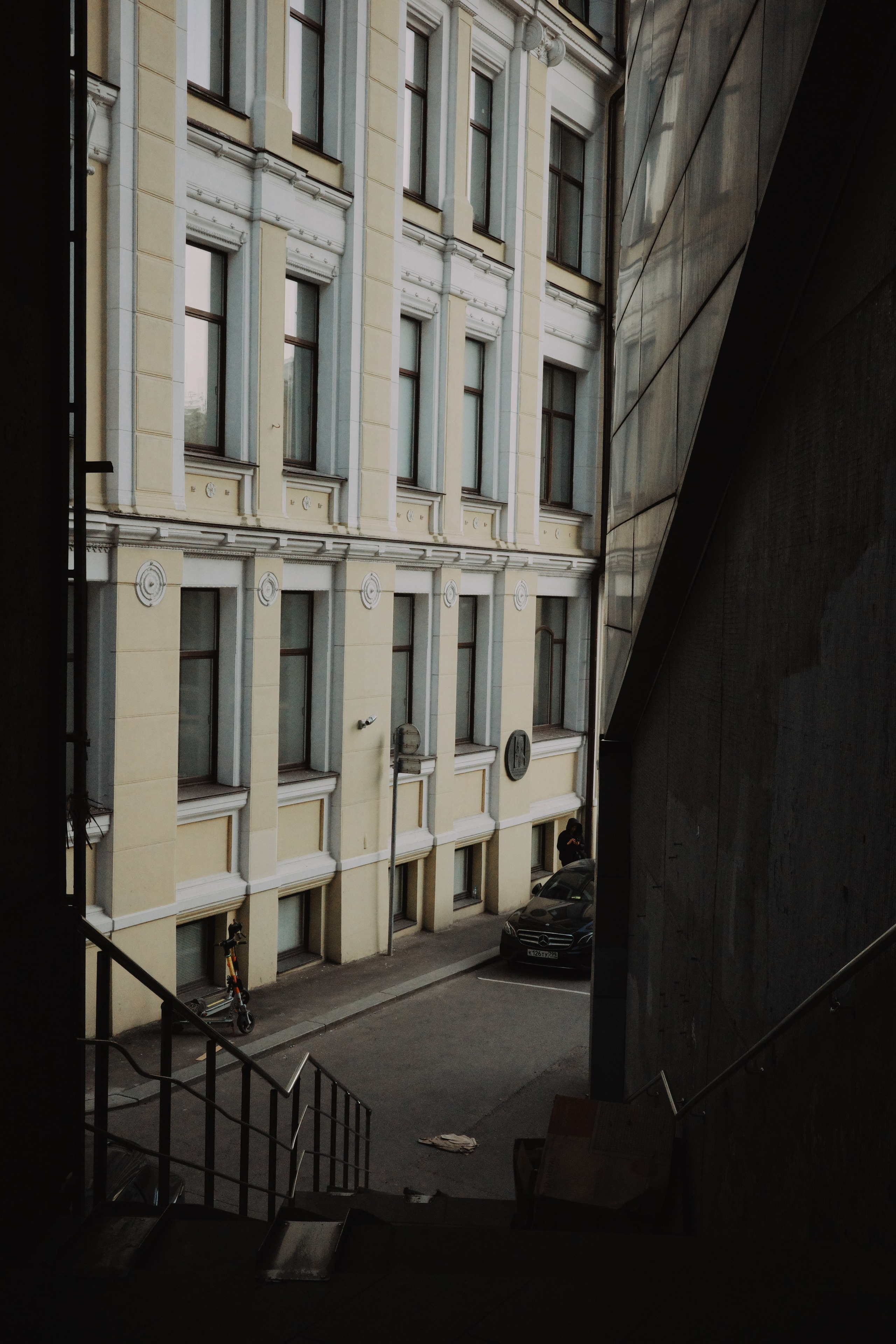 #47: Арбат / апрель 2026. Проект «Фотокладовка»: блог уличной фотографии в формате street photo