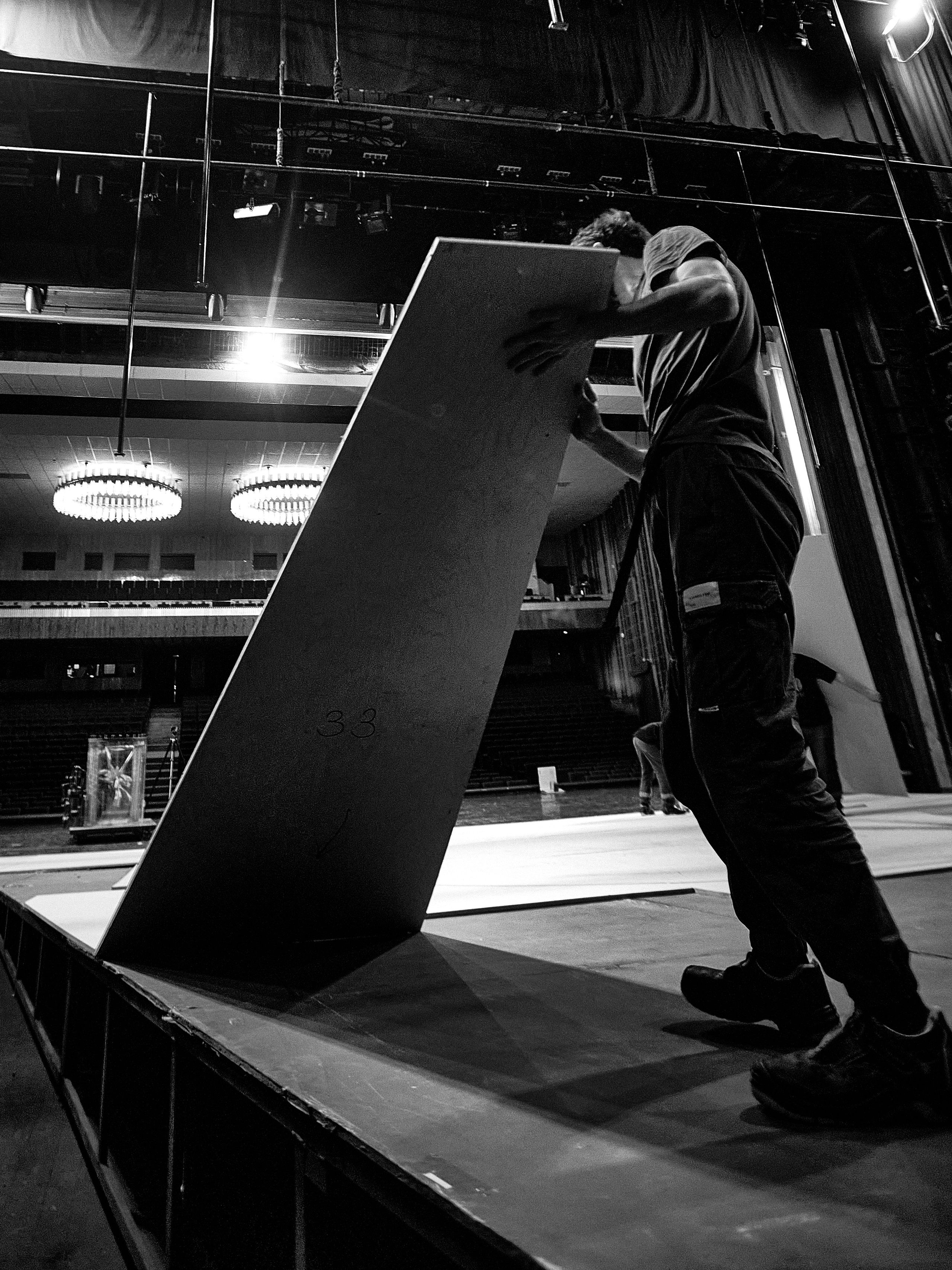 Монтаж спектакля Двойник. Фотограф Юлия Маринина