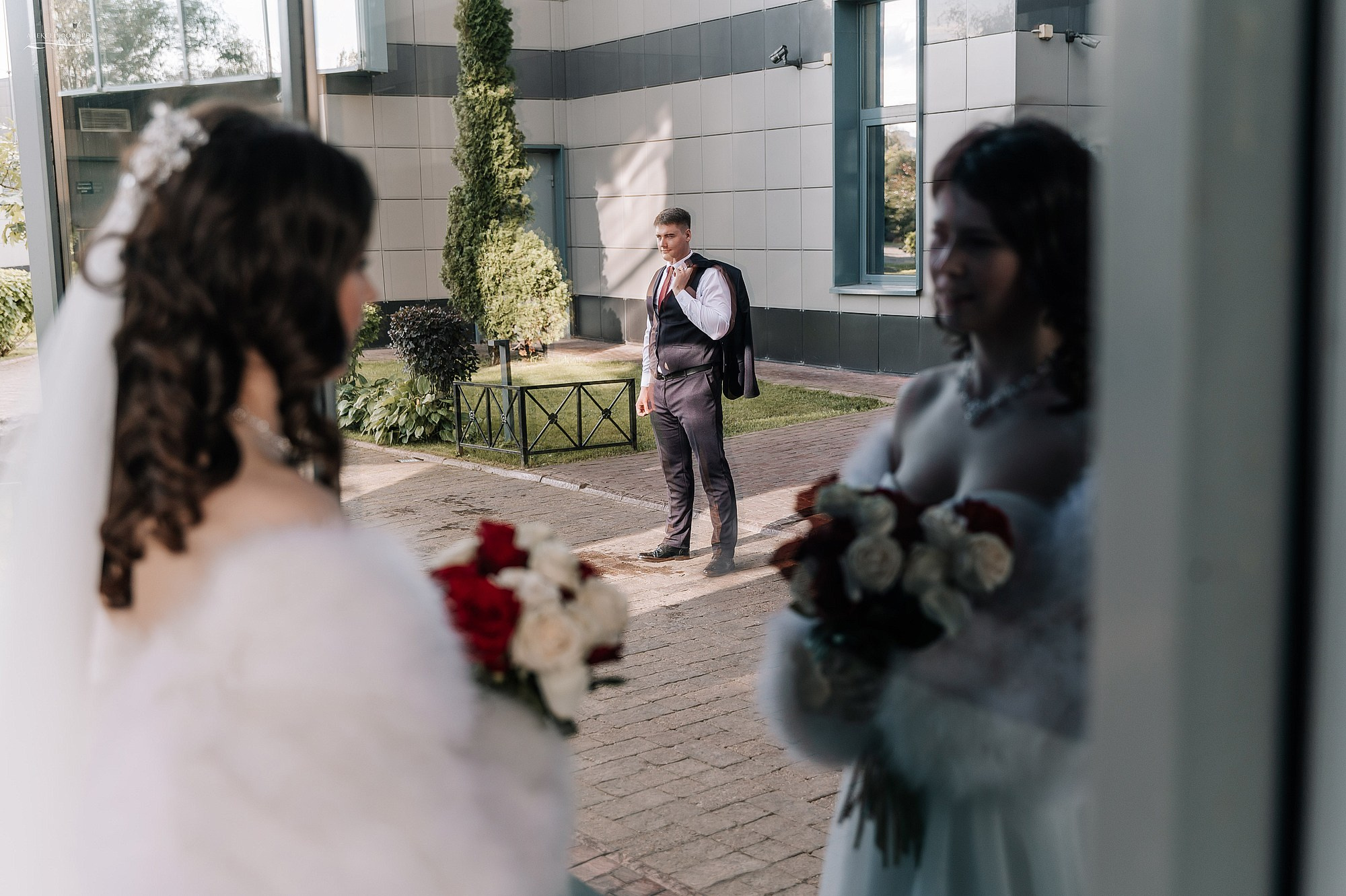 Свадебная прогулка Евгения и Анны в Дубне. Свадебный фотограф в Дубне Алексей Фонарёв